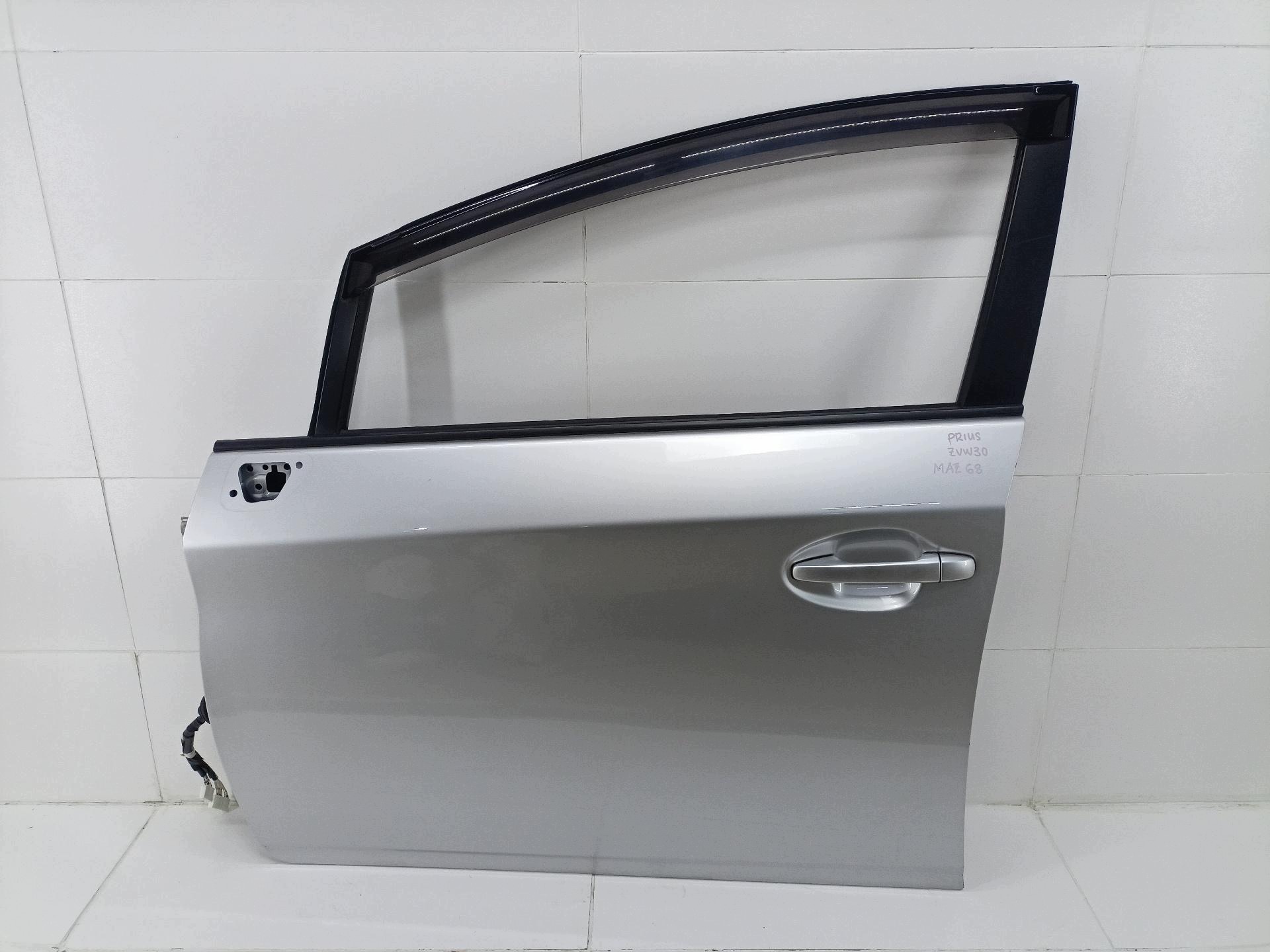 door front left side Toyota Prius 3 XW30 ZVW30 2010