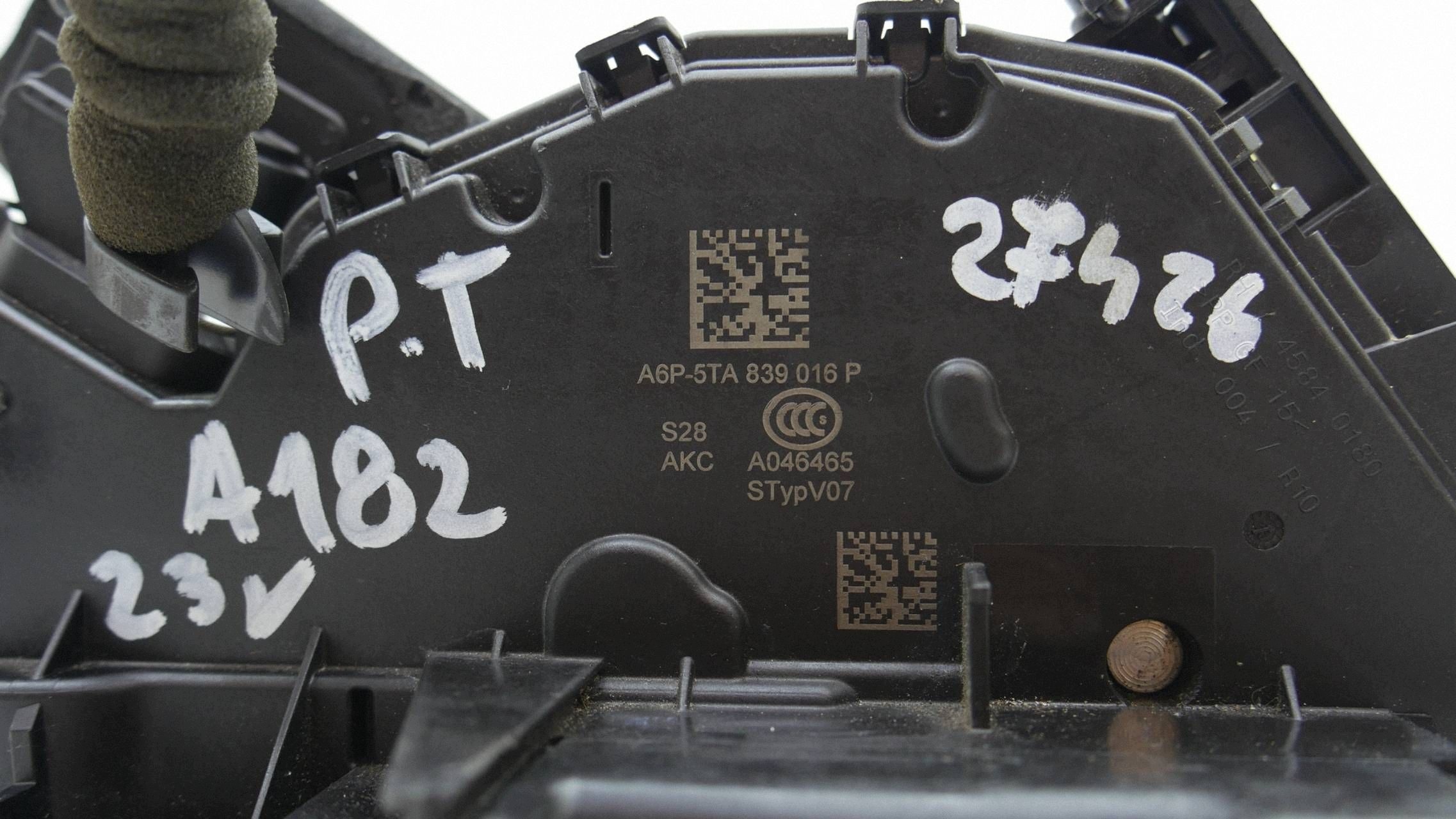 lock door rear part right VW GOLF VII 5TA839016P