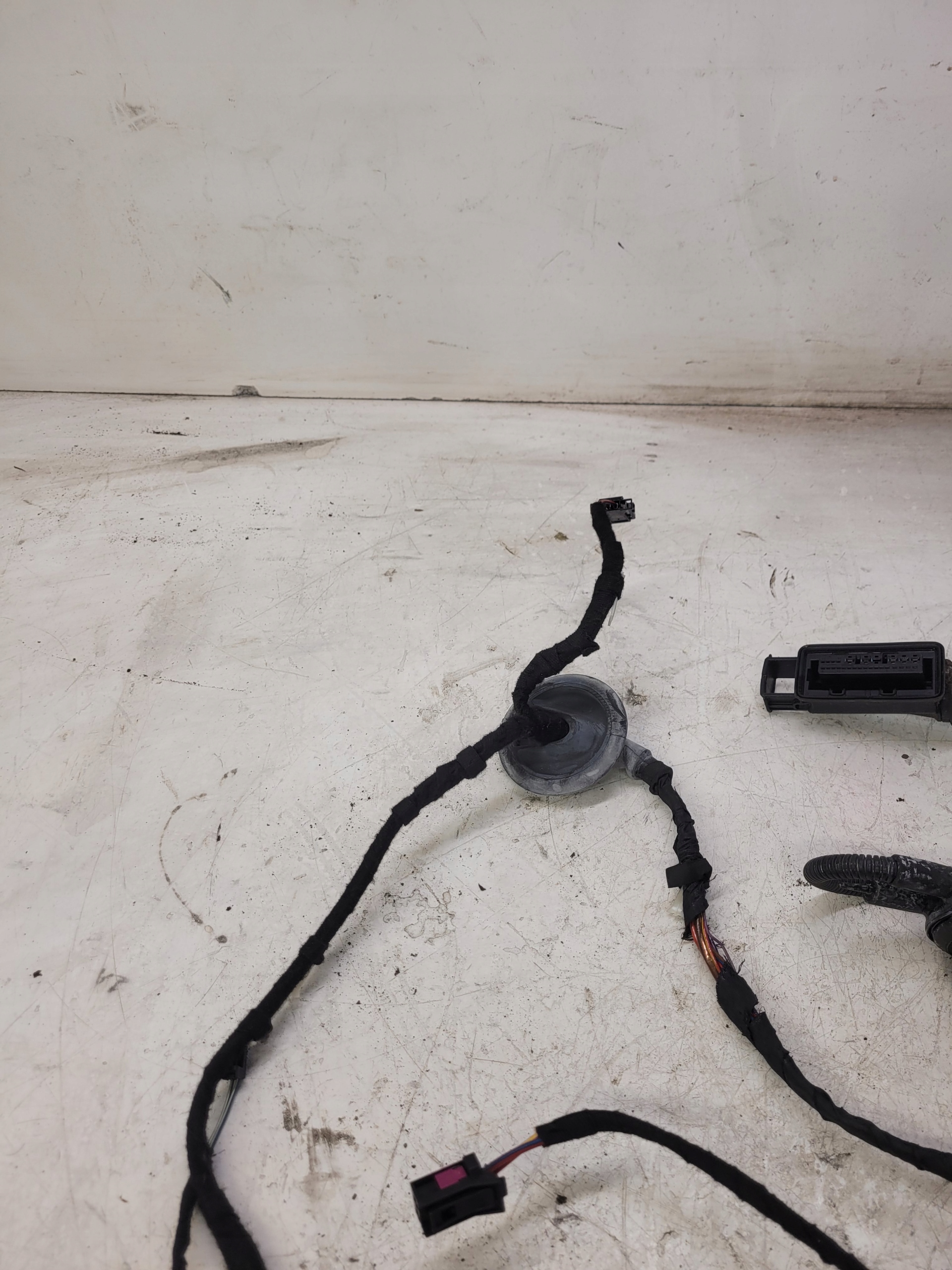 bundle door left right rear part AUDI Q5 8R0971687M