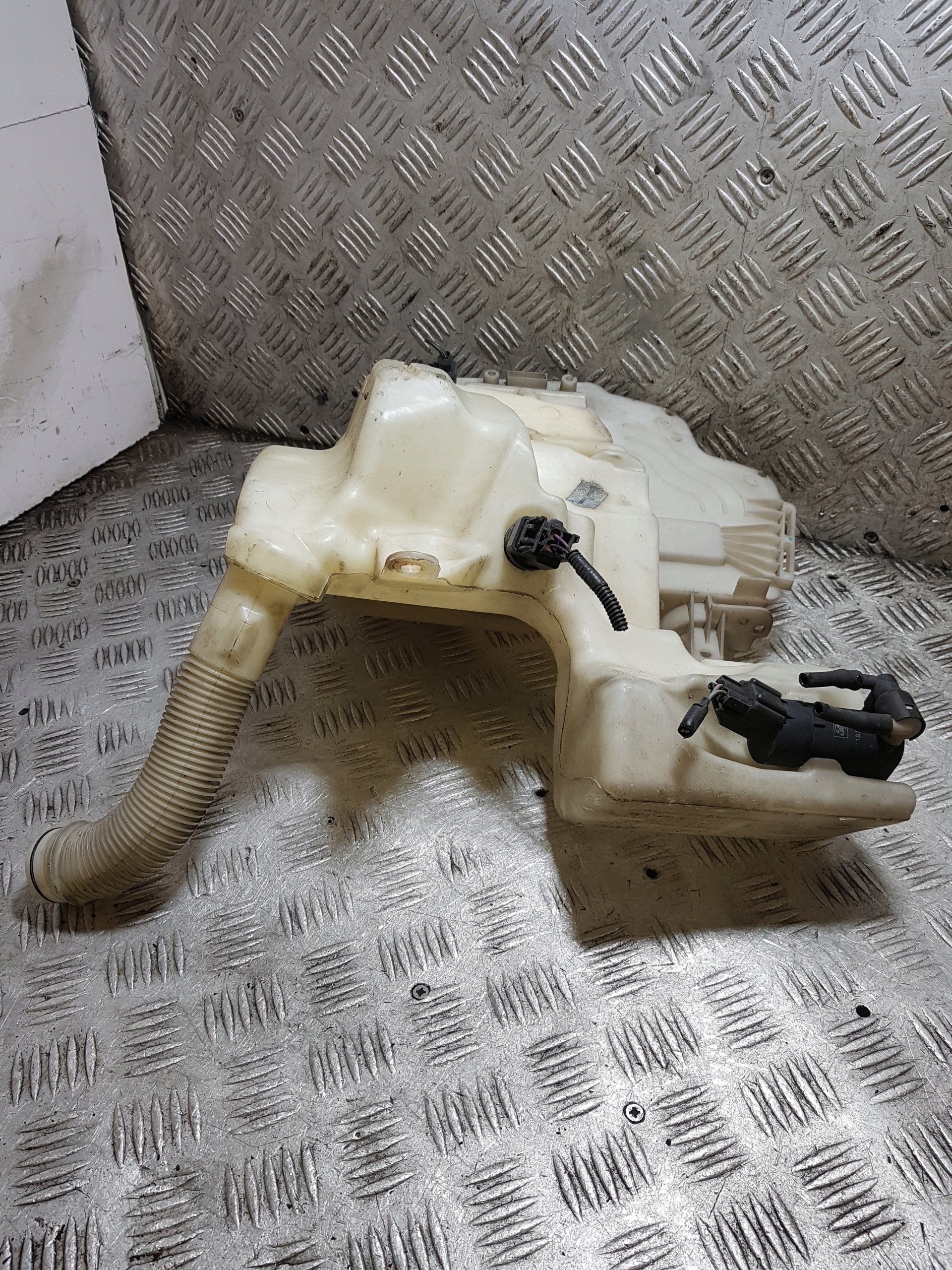 washer fluid tank FORD S-MAX 6M21-17B613-AH