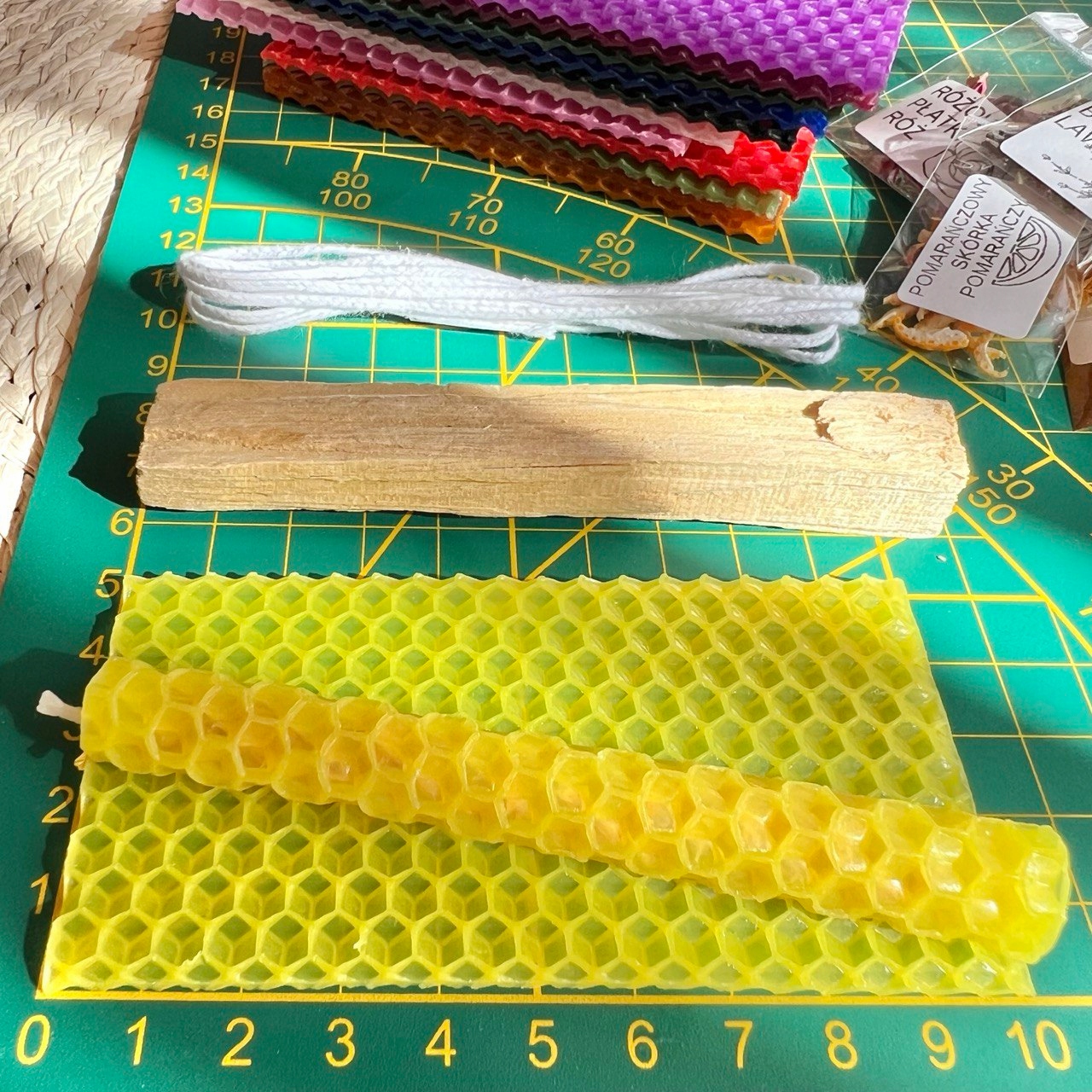 ZESTAW STWÓRZ SAM ŚWIECE ŻYCZEŃ ŚWIECE RYTUALNE 10X1CM Z WOSKU 12 SZT Czas palenia do 1h