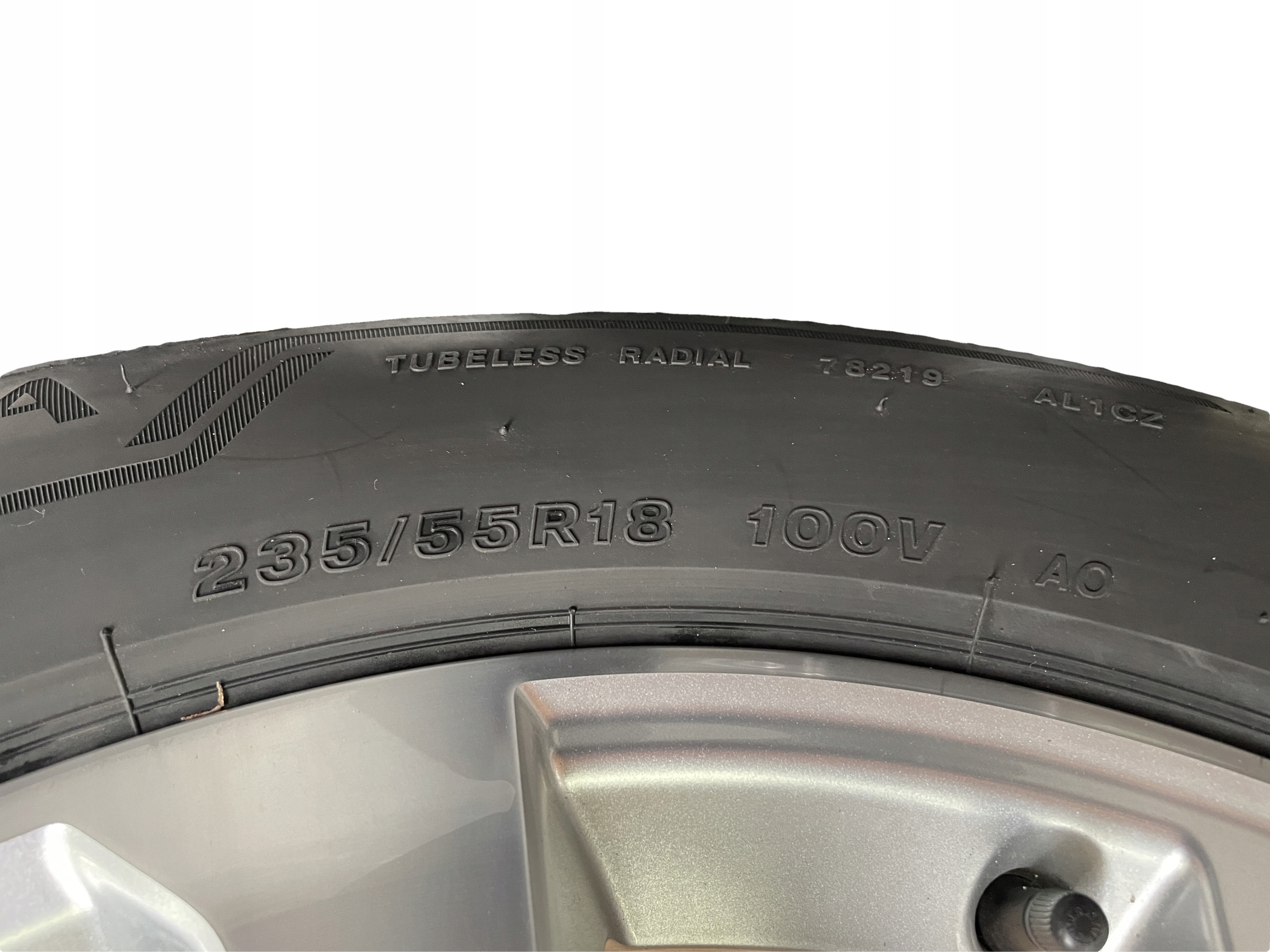 AUDI Q3 83A wheels discs 235/55R18 BRIDGESTONE