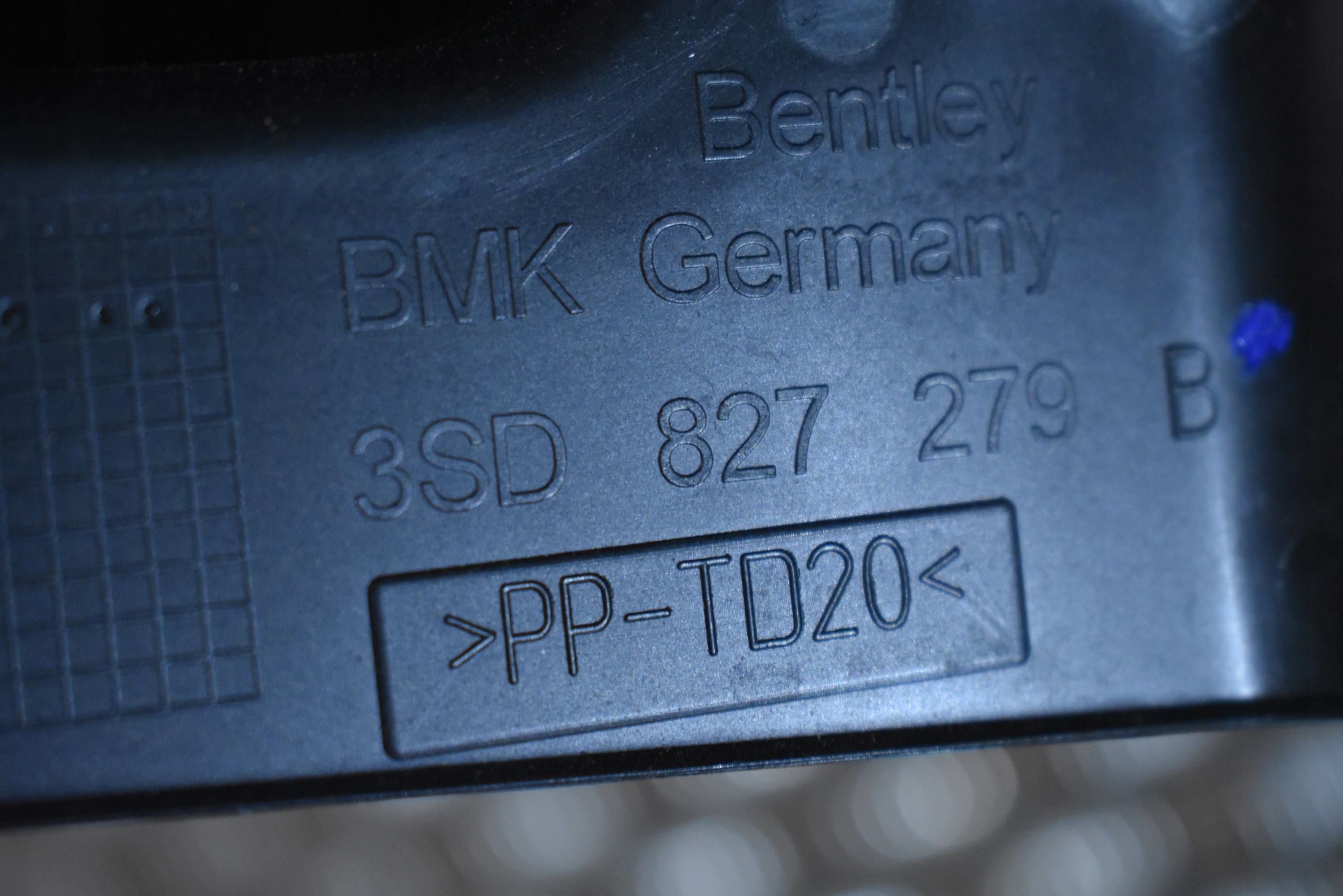 IDEALNA Blende Abdeckung Scharnier links BENTLEY 3SD 1 9