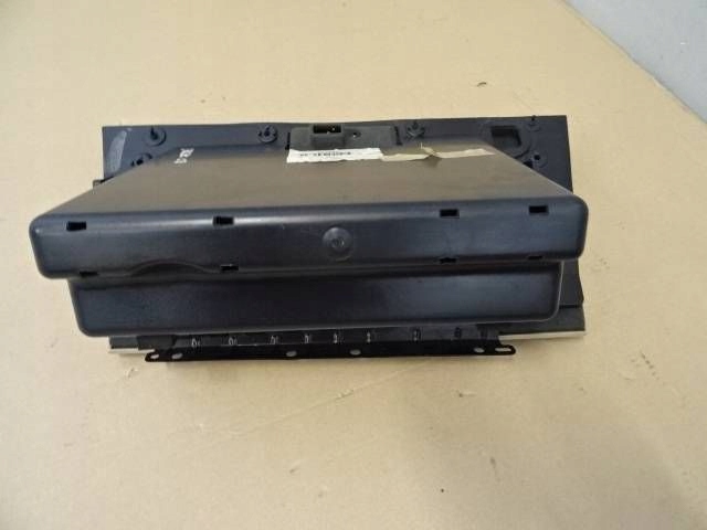 бардачок пассажира Cadillac CTS NR584