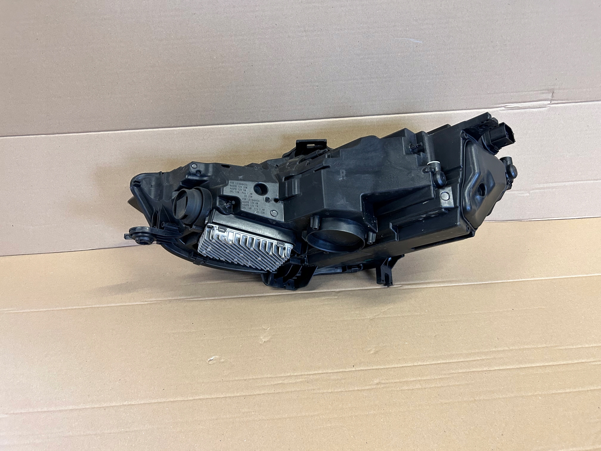 REFLEKTOR pravý AUDI A4 B9 LIFT FULL LED MATRIX nr.00