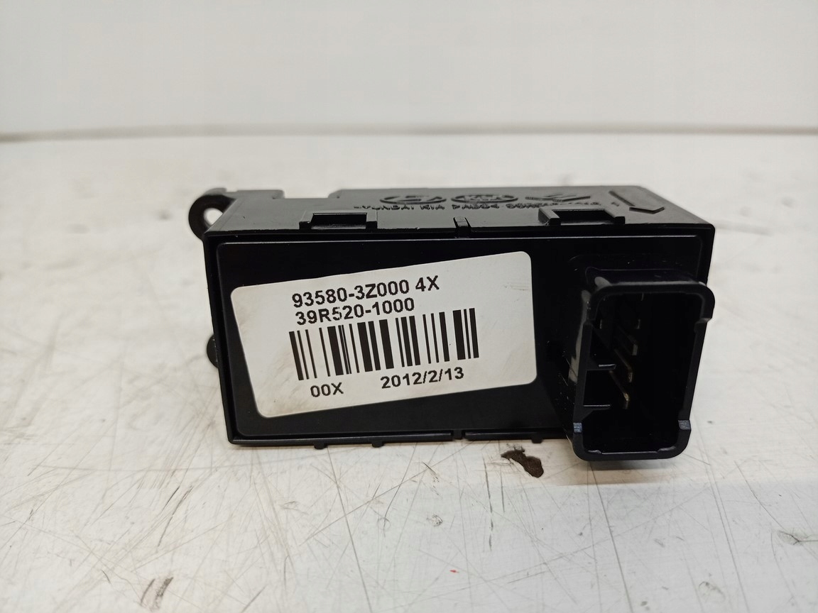 HYUNDAI I40 PANEL window control switch left right rear part 2011