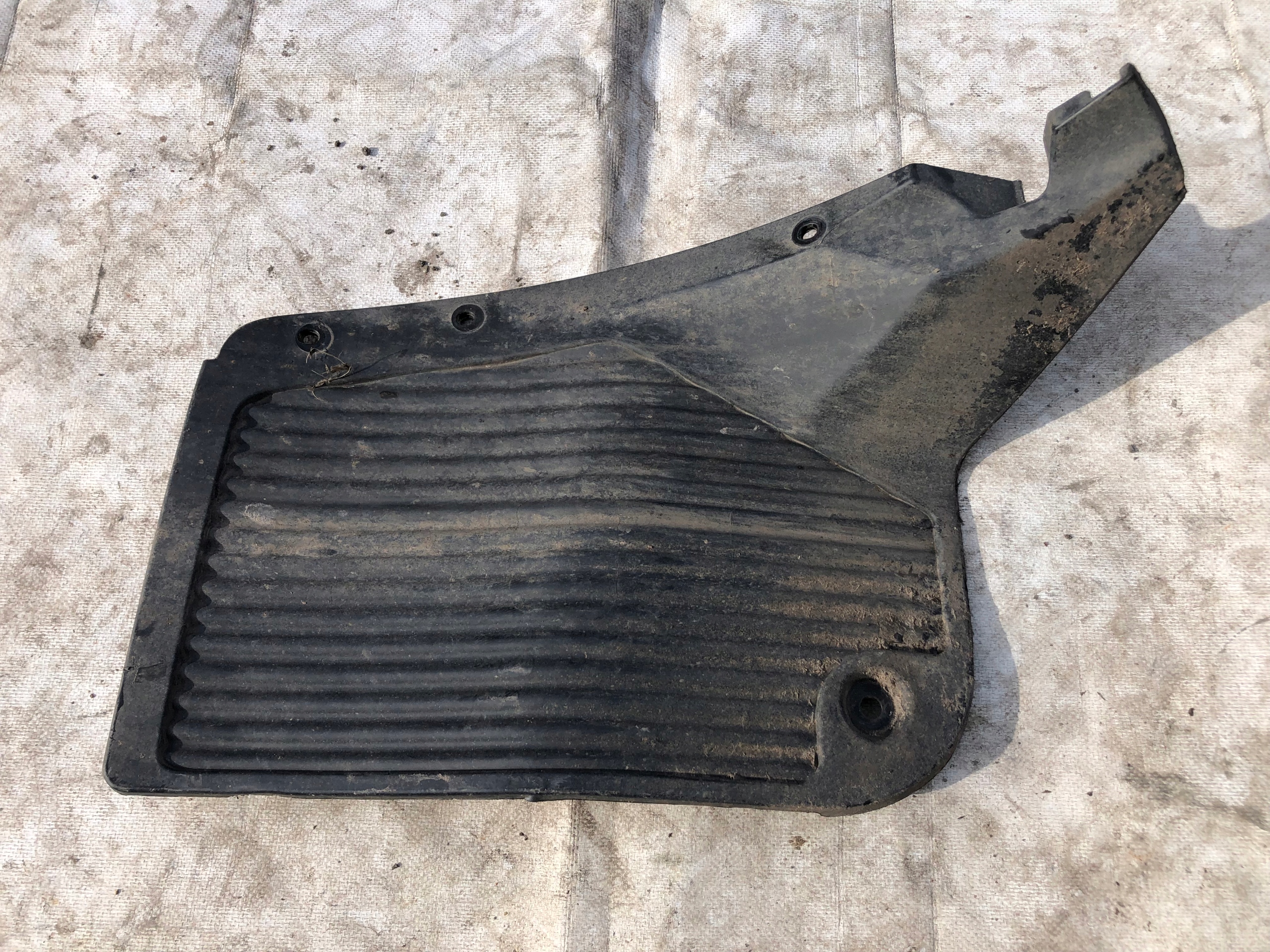 mudguard right rear part HYUNDAI I10 II 86824-B9000