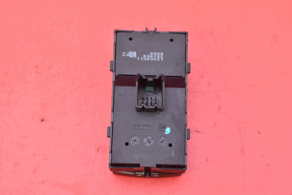 control panel of the window EU 13305011 OPEL MOKKA A 12-19