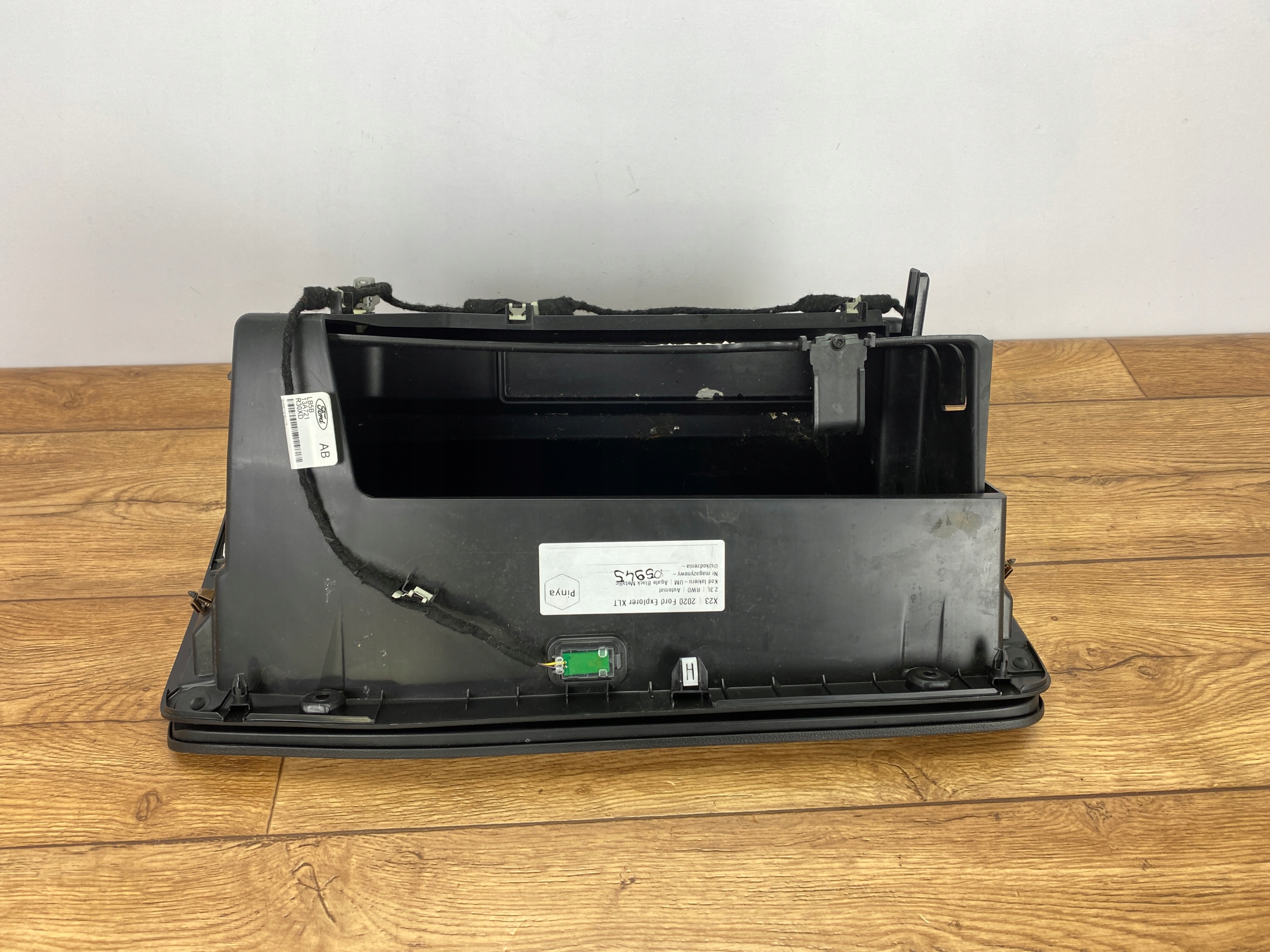 Handschuhfach des Beifahrers Ford Explorer VI 2020+ USA