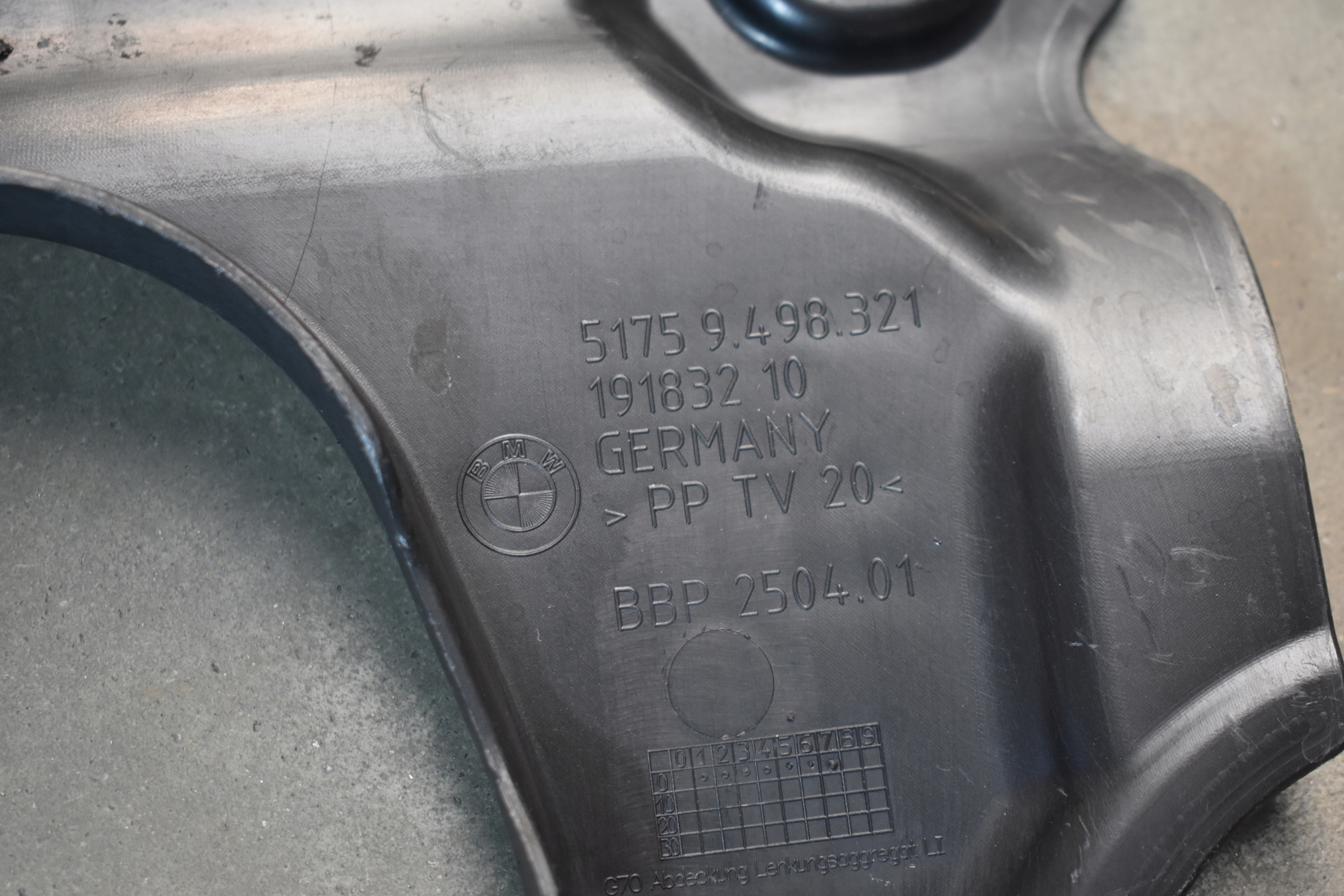 parfait état couverture de la direction gauche BMW G60 G70 1