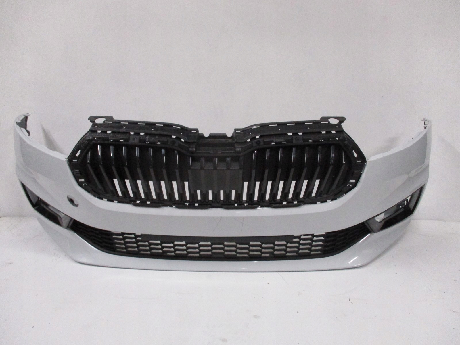 bumper front Skoda Fabia 21R below RADAR