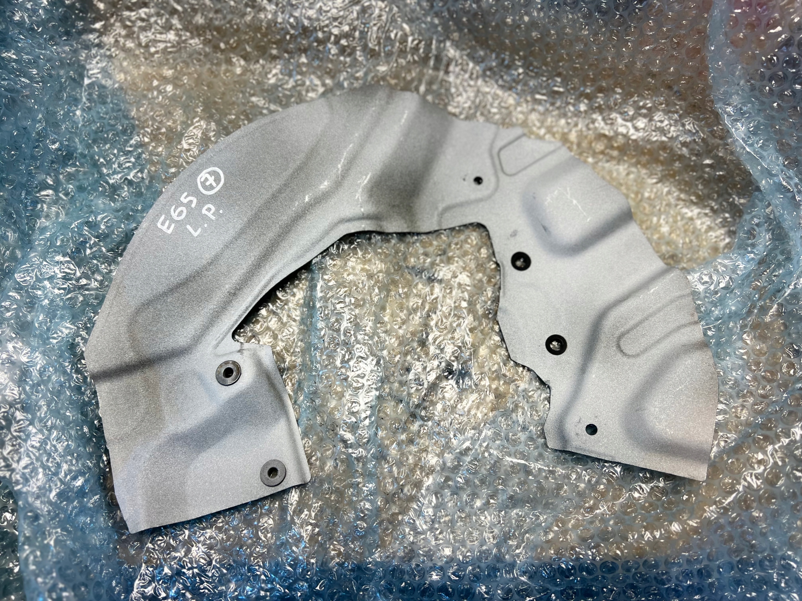 6777835 - BMW E65 защита анкерный щиток передняя правая левая