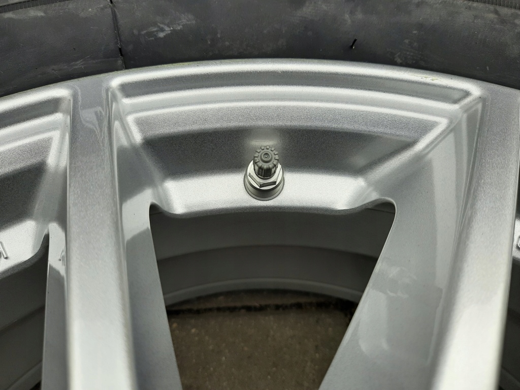 TOYOTA CHR CH R KOLA ZIMOWE 215 60R17 CZUJNIKI Center bore mm 60 1
