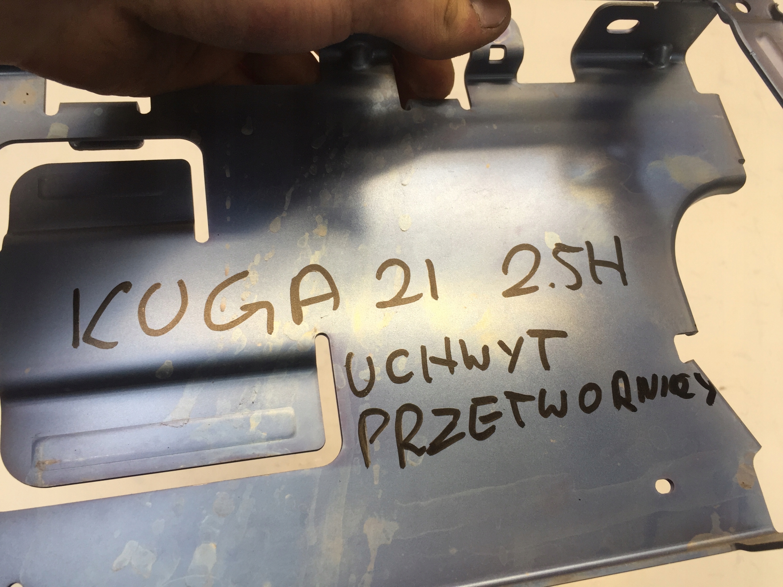 FORD KUGA III MK3 MOCOWANIE WSPORNIK PRZETWORNICY Typ samochodu 4x4 SUV