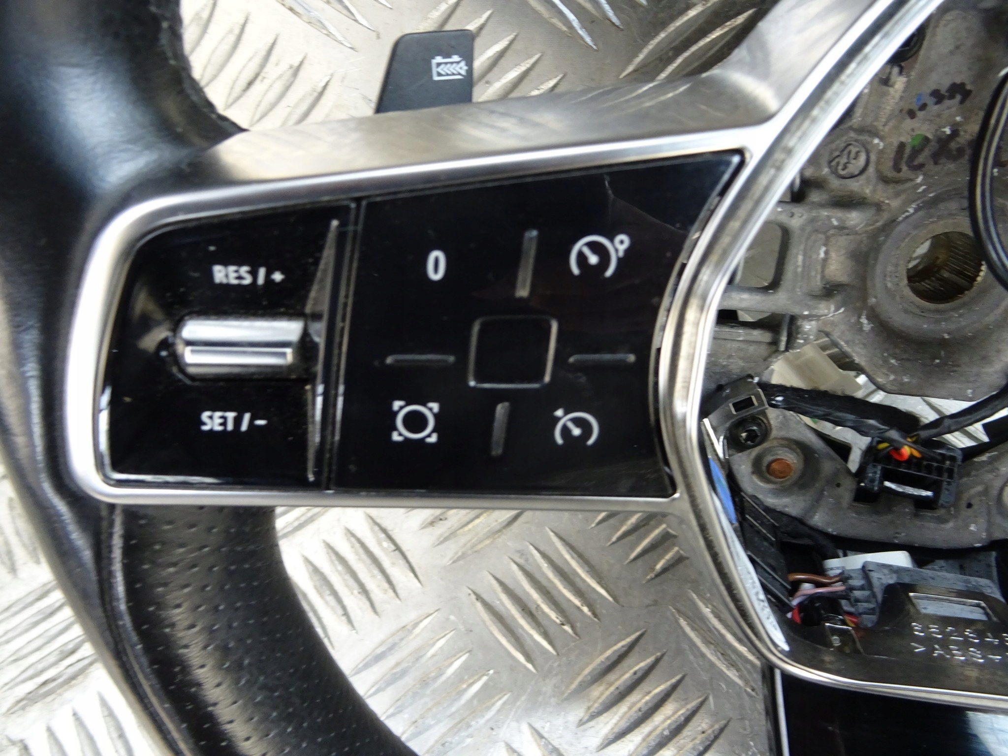 RENAULT MEGANE V E-TECH volan