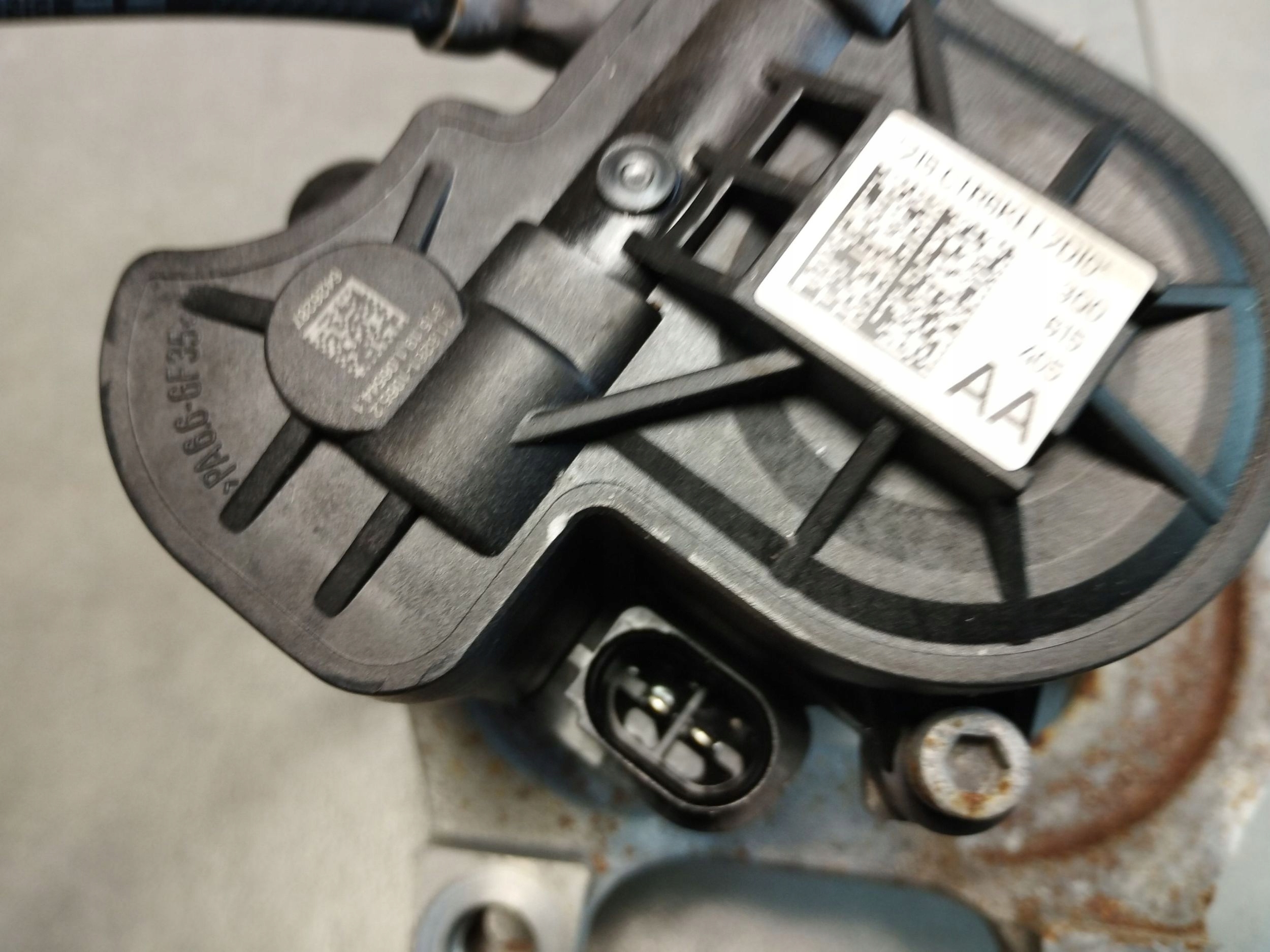 Audi Q3 F3 83A caliper left rear part 3Q0615405AA