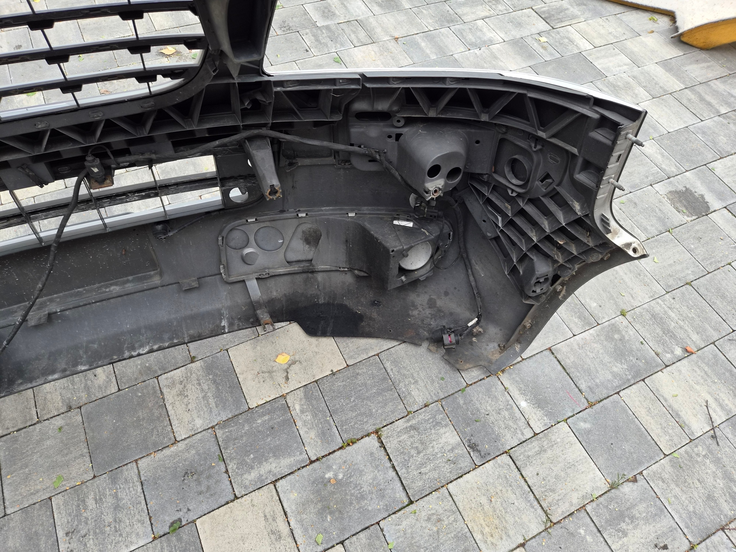 VW T5 Frontstoßstange vorne Caravelle Multivan srebrny