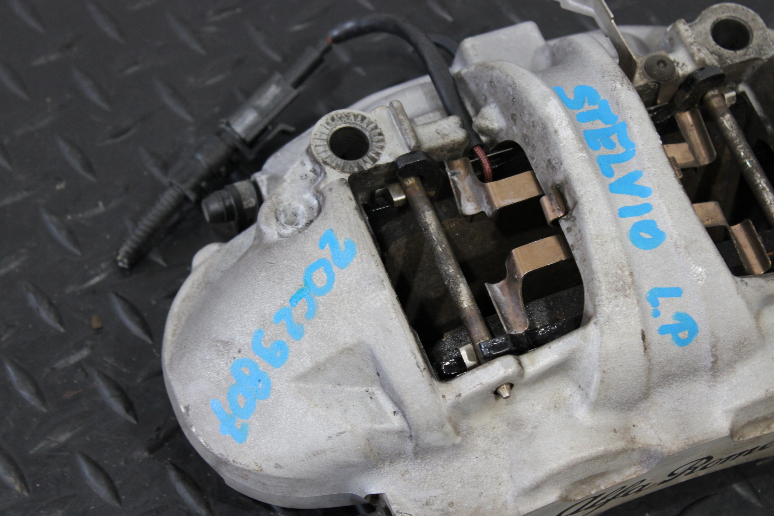 calipers brake front ALFA ROMEO STELVIO 20629807 20629808