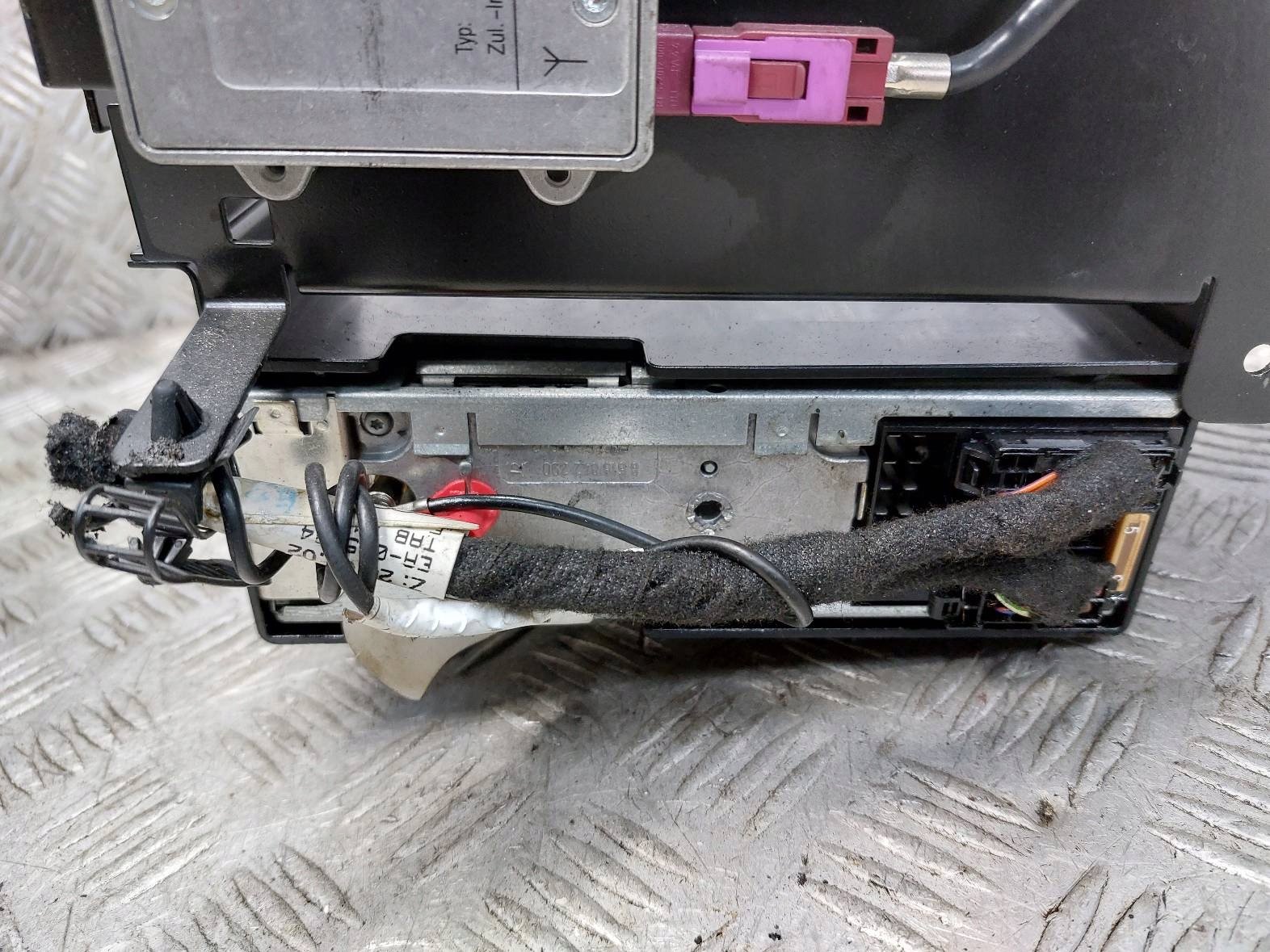 ZMIENIARKA + WZMACNIACZ AUDI A6 C5 LIFT 8618842290 Producent części Audi OE