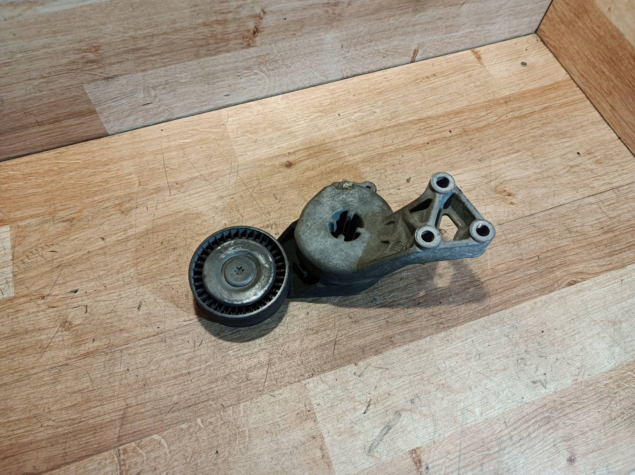 Riemenspanner Spannelement alternatora VW 06A903315D
