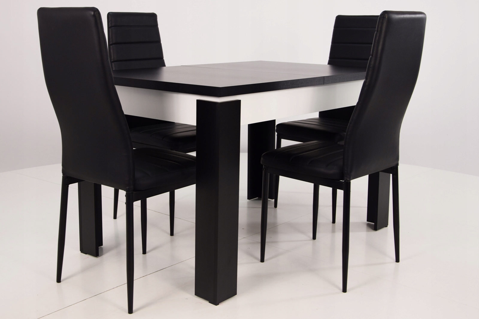 Zestaw kuchenny STÓŁ ROZKŁADANY i 4 krzesła WELUR Liczba elementów w zestawie 5