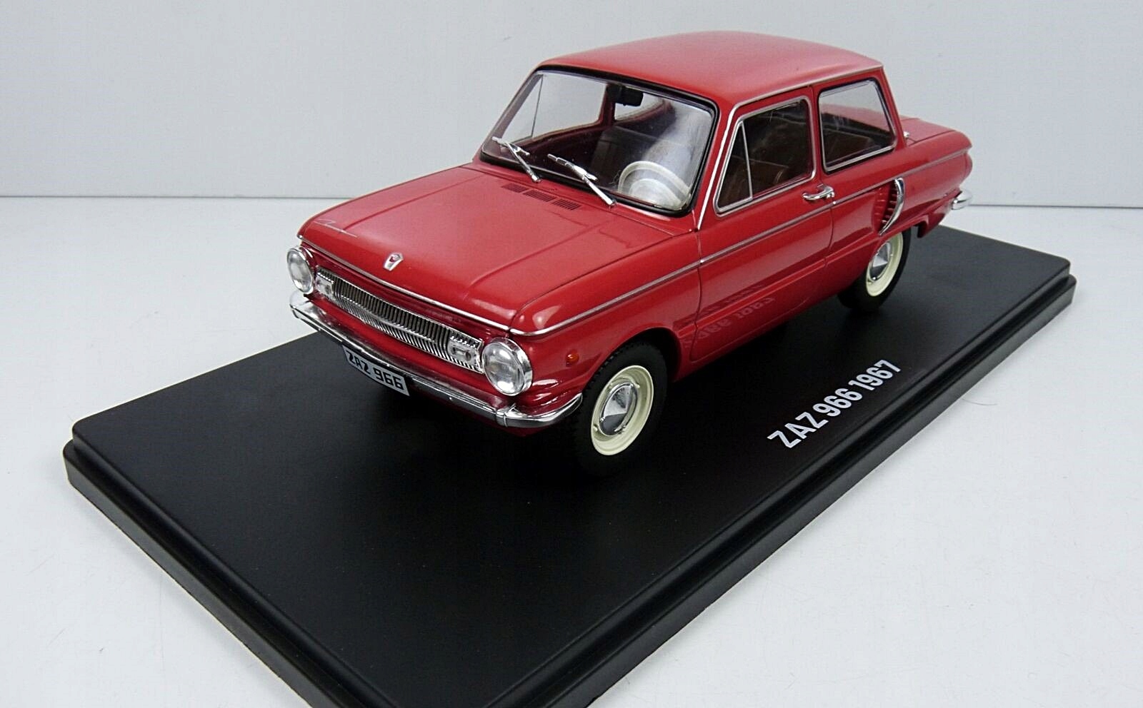 Zaz 966 (1967) Hachette 1:24