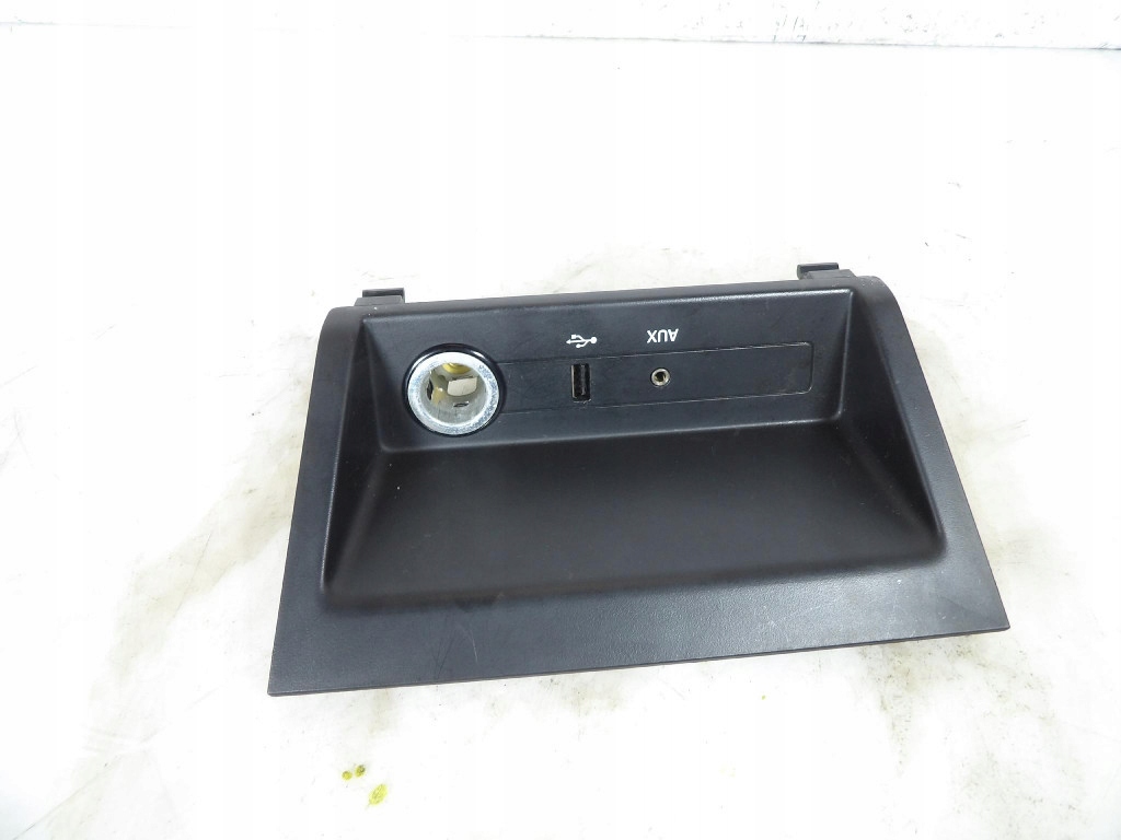 SKODA FABIA III 3 Adapter, Stecker USB AUX 6V0857367A