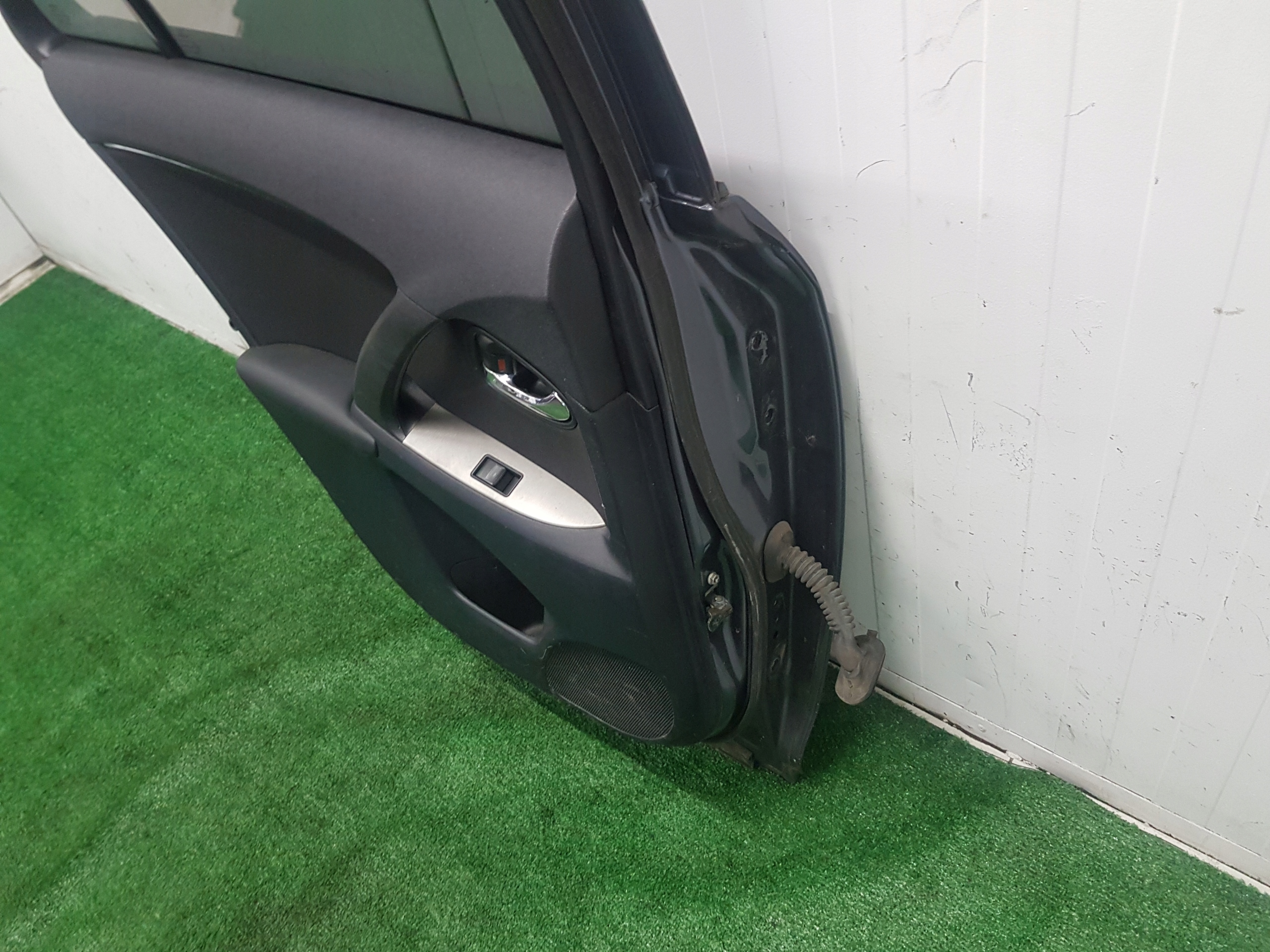 Tür links heck TOYOTA AVENSIS T27