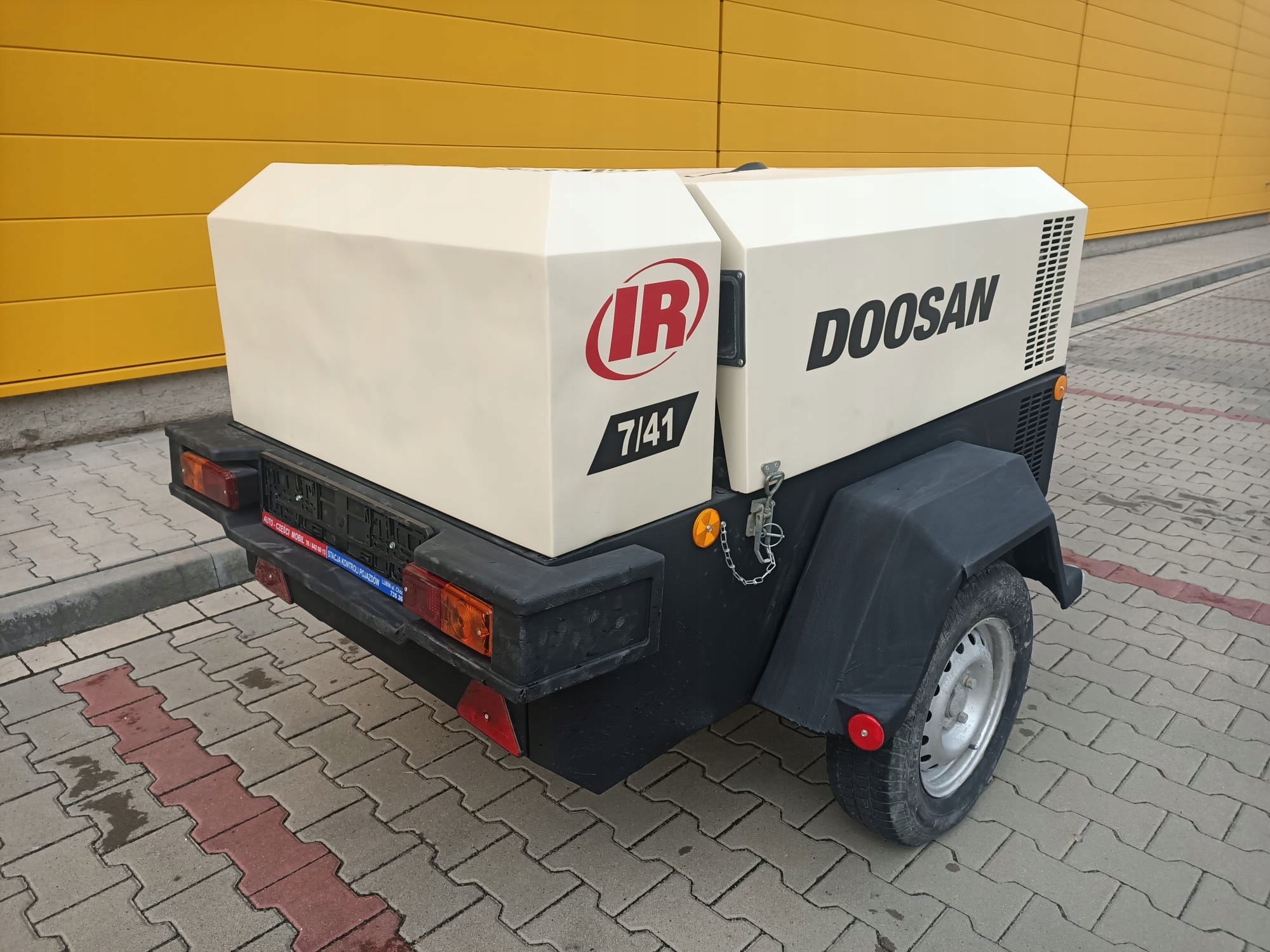 Kompresor DOOSAN 741, sprężarka śrubowa 4,1 m3 7 bar,dok PL do rej Wydajność efektywna 4100 l/min