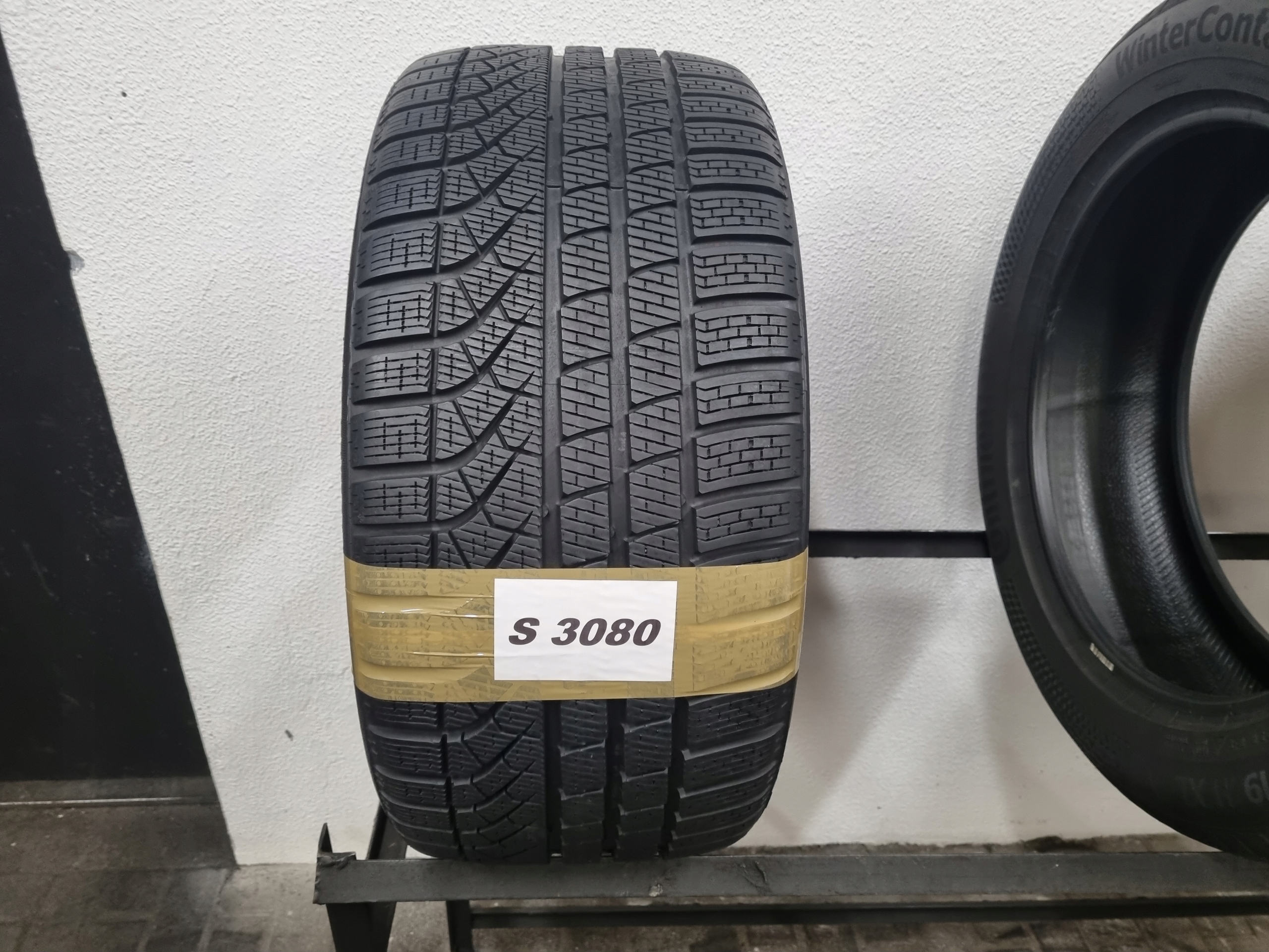 265 35 19 98W Pirelli P Zero Winter ALP DOT.4621R
