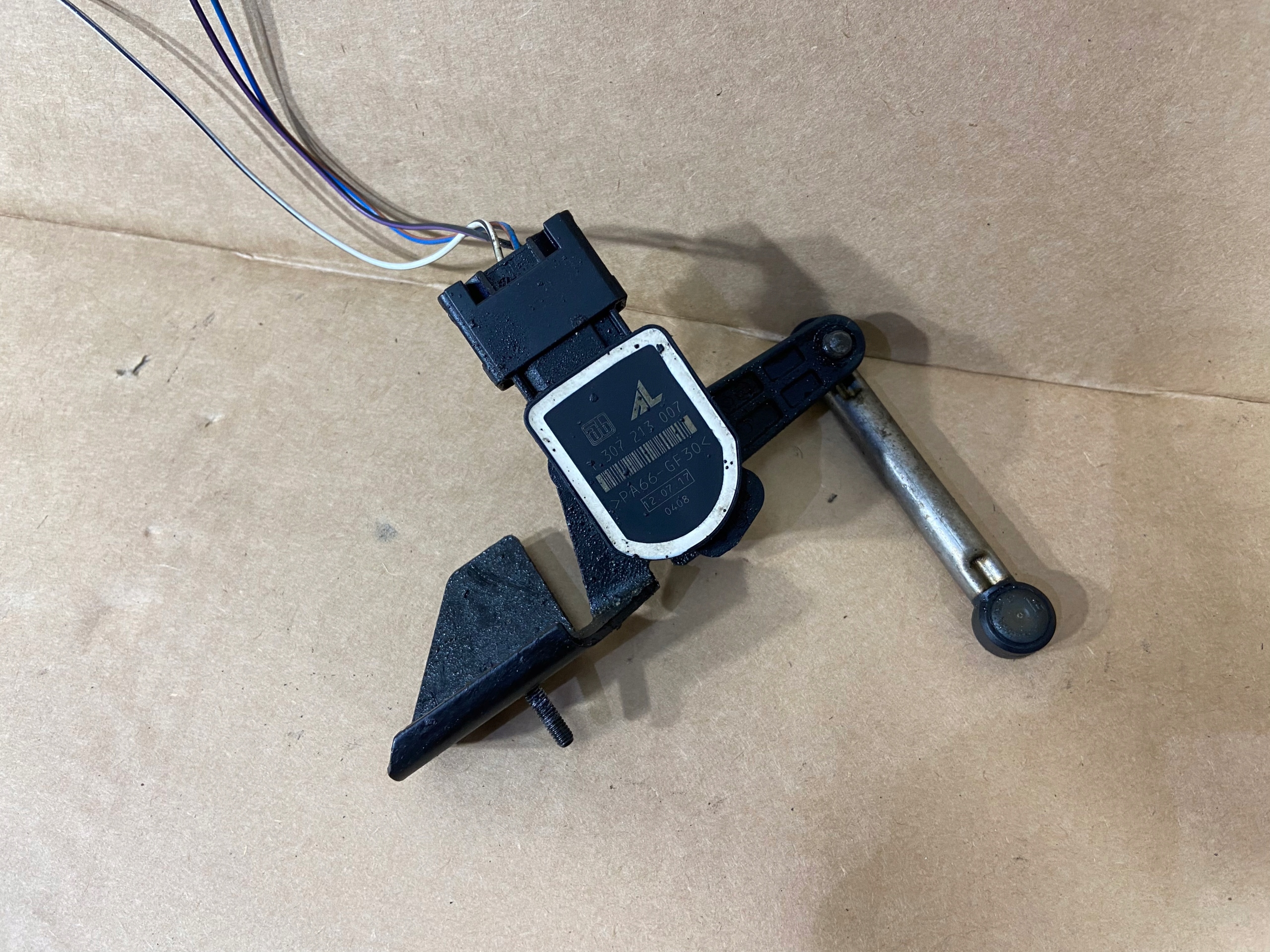 1307213007 - ЛЕВЫЙ ДАТЧИК ВЫРАВНИВАНИЯ ALFA ROMEO STELVIO