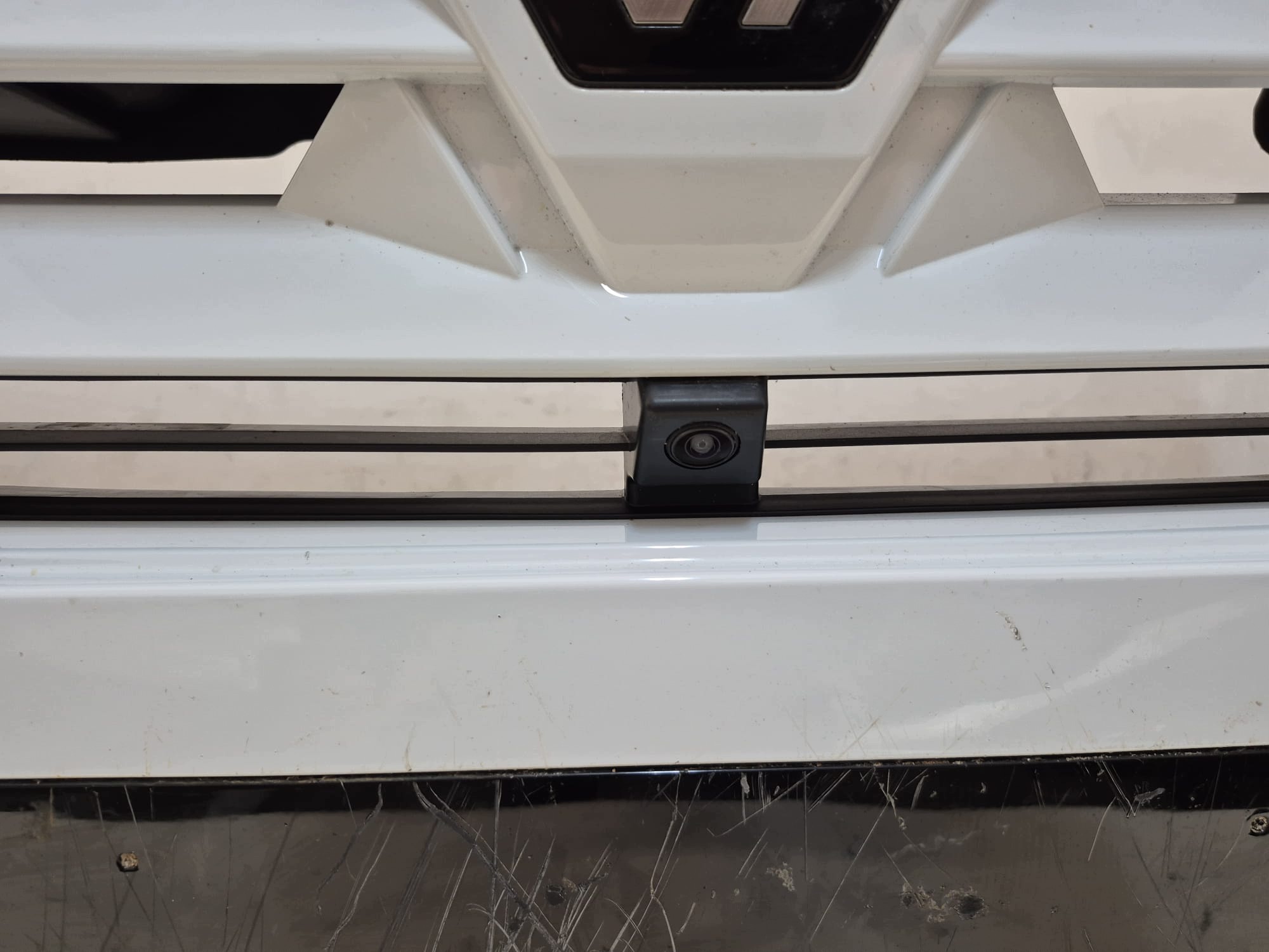 RENAULT BOREAL 25- bumper front front PDC RADAR complete