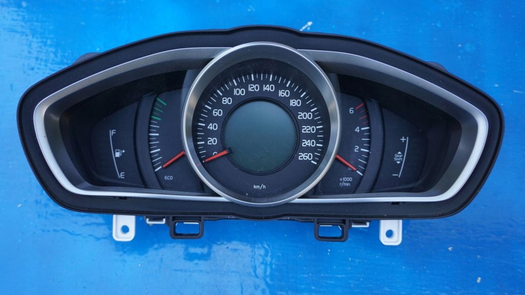 VOLVO V40 CC - dials dials EUR