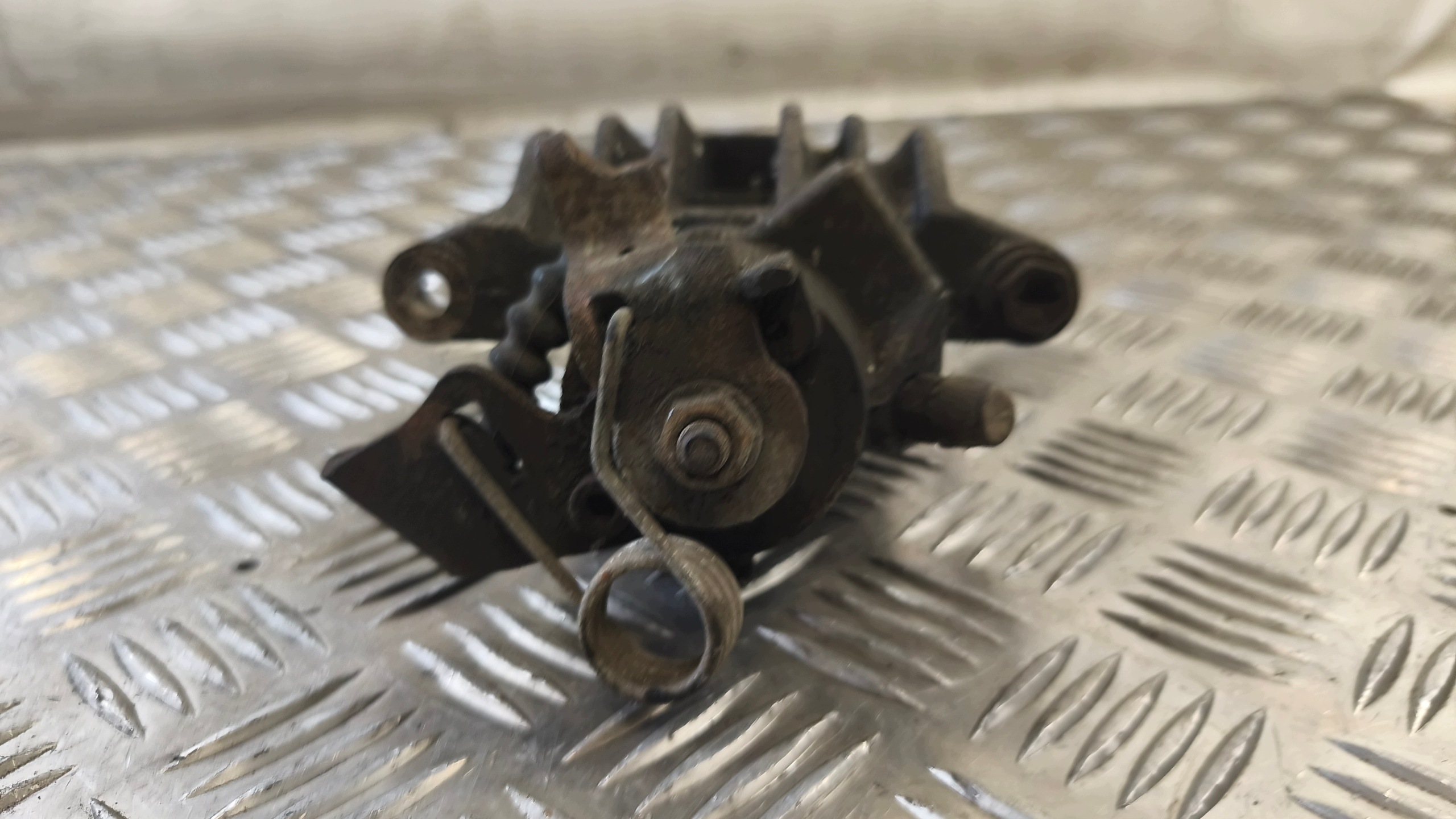 caliper brake left rear part SEAT LEON and 1999r 1.6B