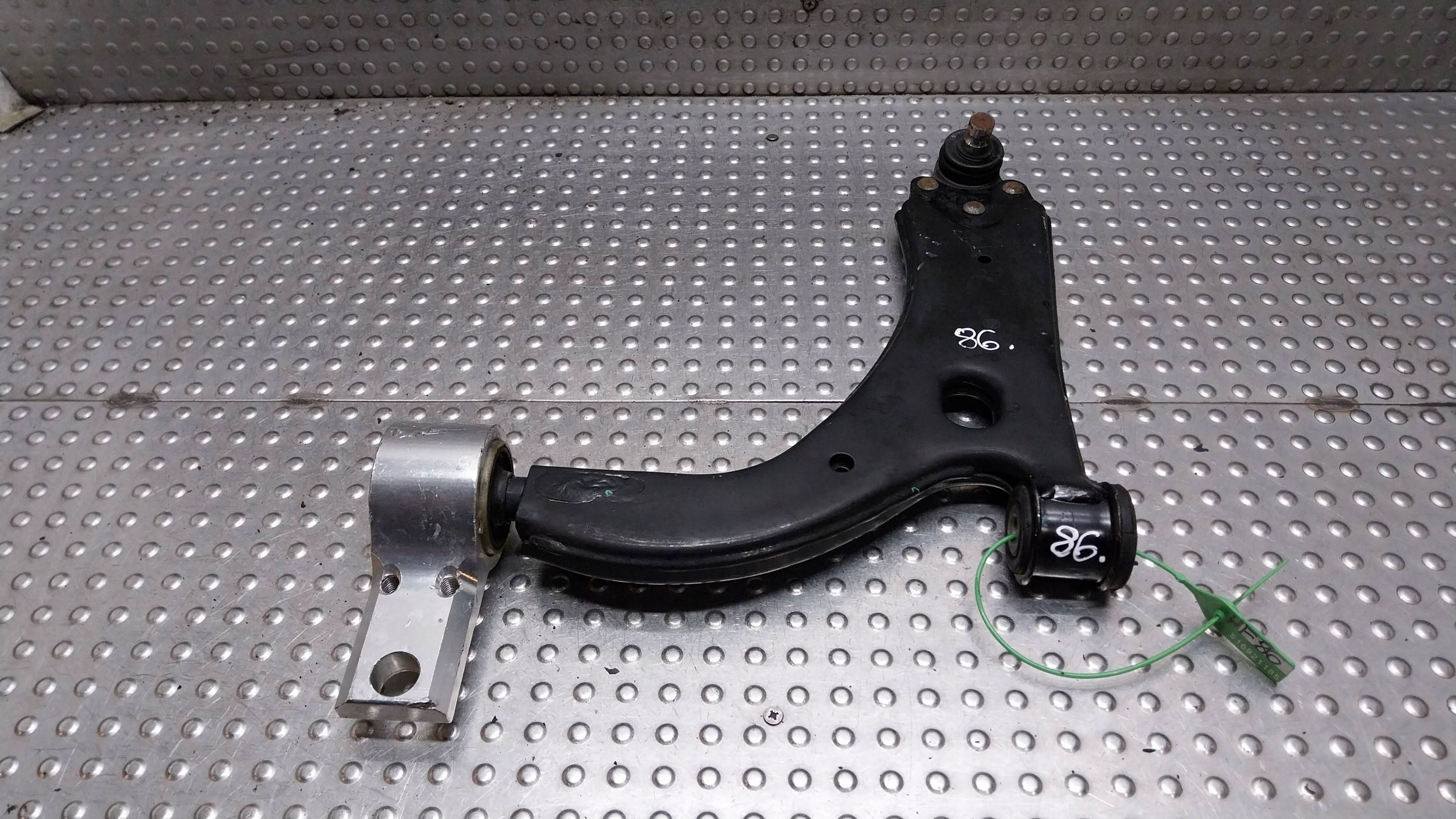 arm left front 2S61-3051-DA FORD FIESTA FUSION MK6