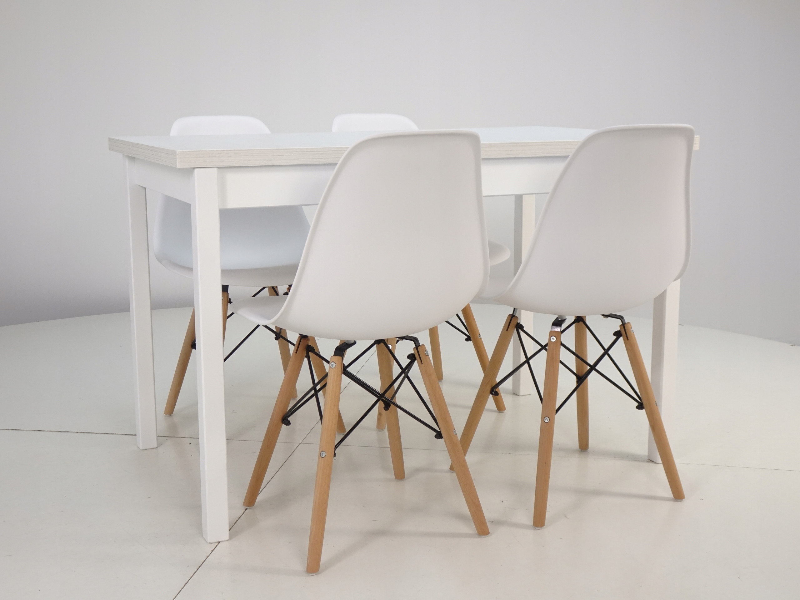 Skandynawski zestaw stół i 4 krzesła kolor biały Kod producenta SL + M-10