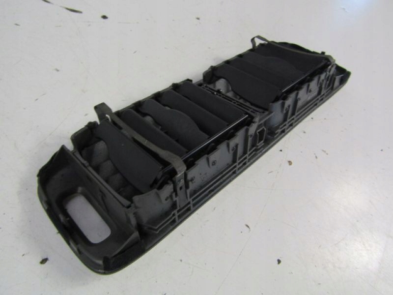 VOLVO V70 I NAWIEW POWIETRZA KRATKA 96 00 AWD Part number 9481651