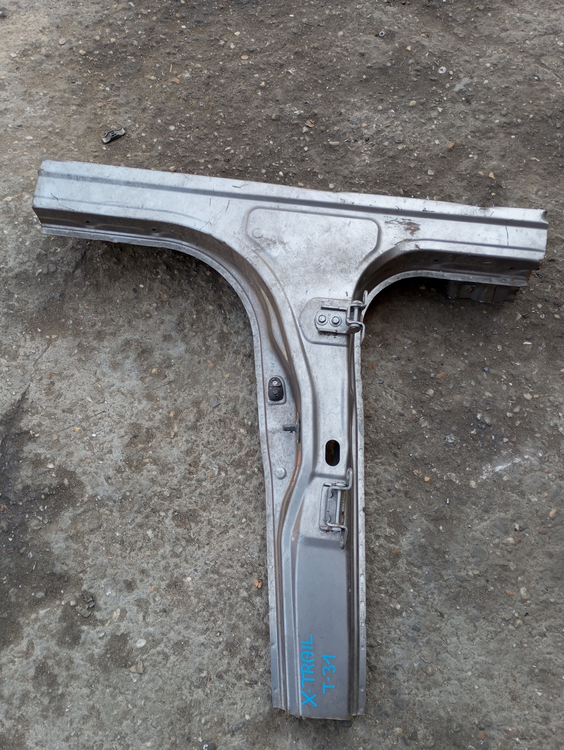 pillar NISSAN X-TRAIL T31 right front