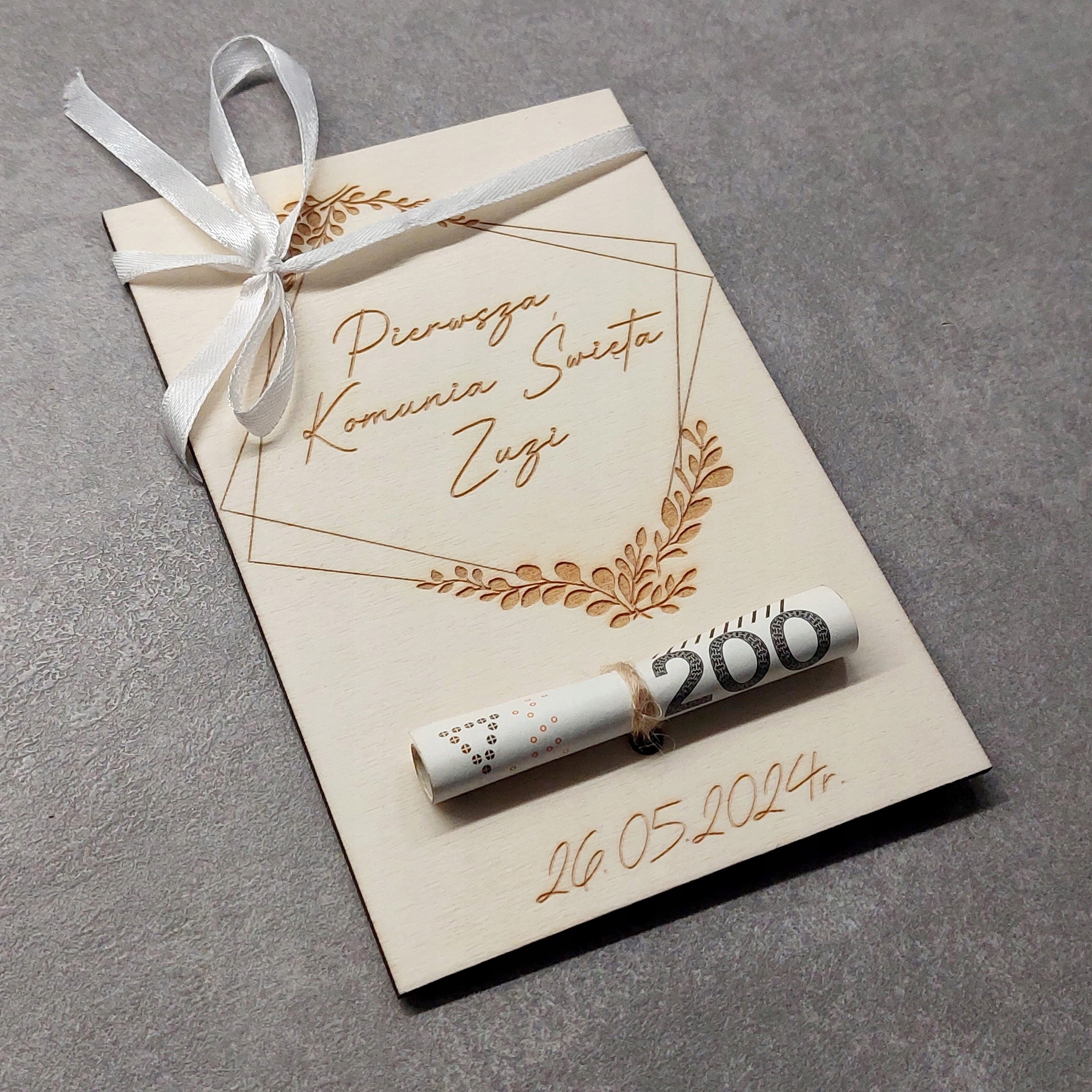 PAMIĄTKA PIERWSZEJ KOMUNII ŚWIĘTEJ PREZENT NA 1 KOMUNIĘ DREWNIANA KARTKA Marka inny