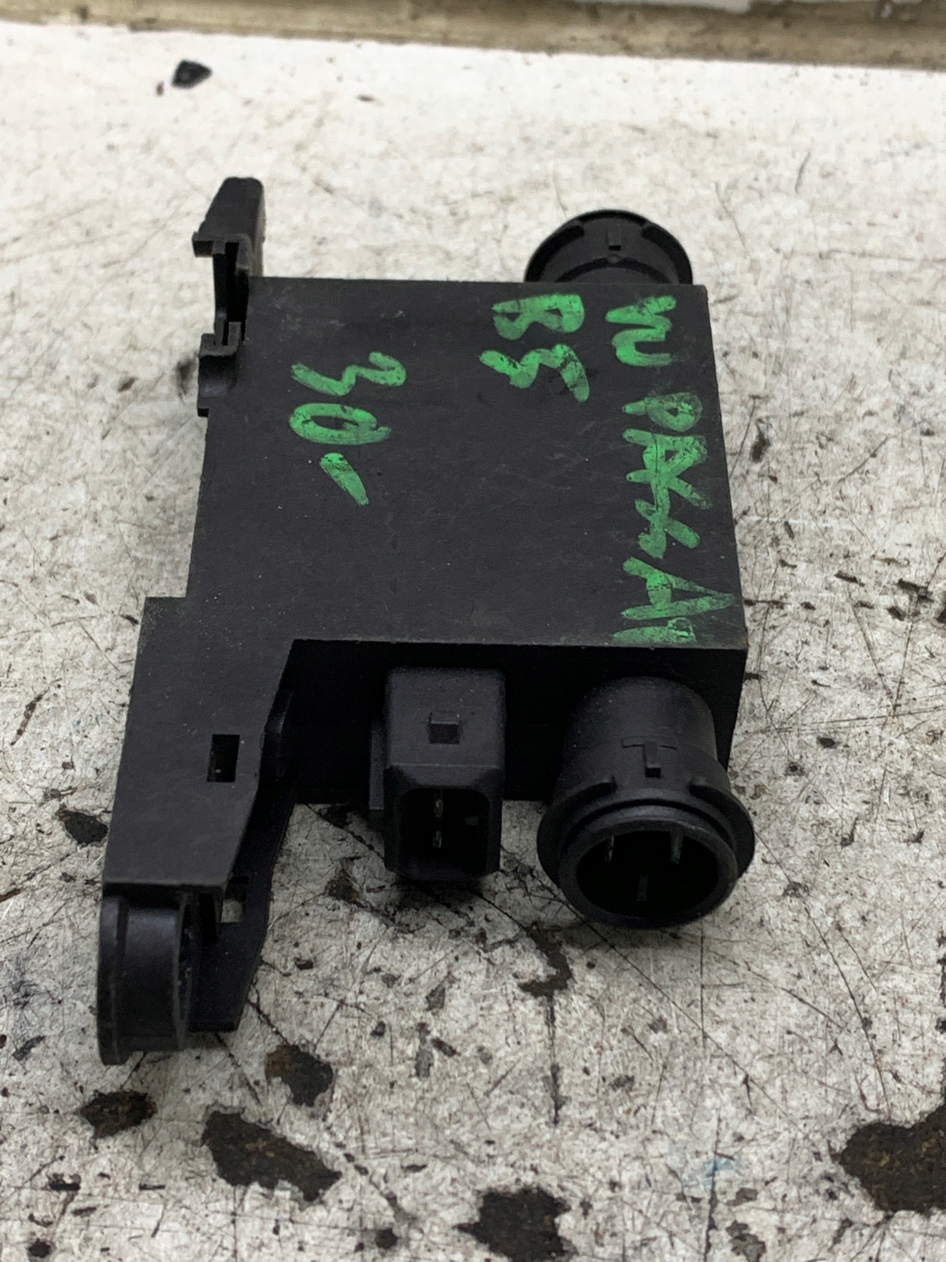 modul zámku centrálního 4A0959981A VW