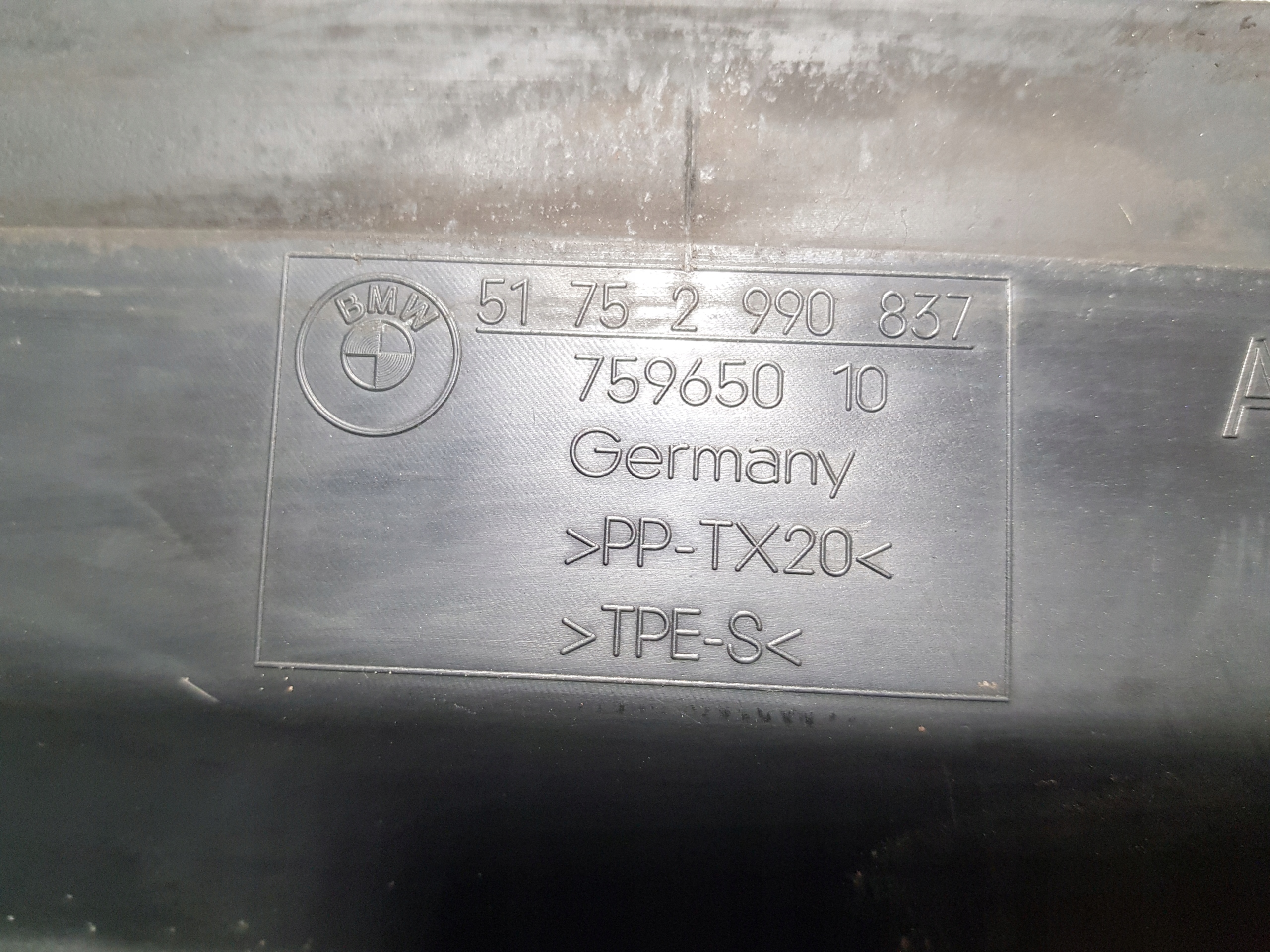cover lower radiator BMW X1 E84 2990837