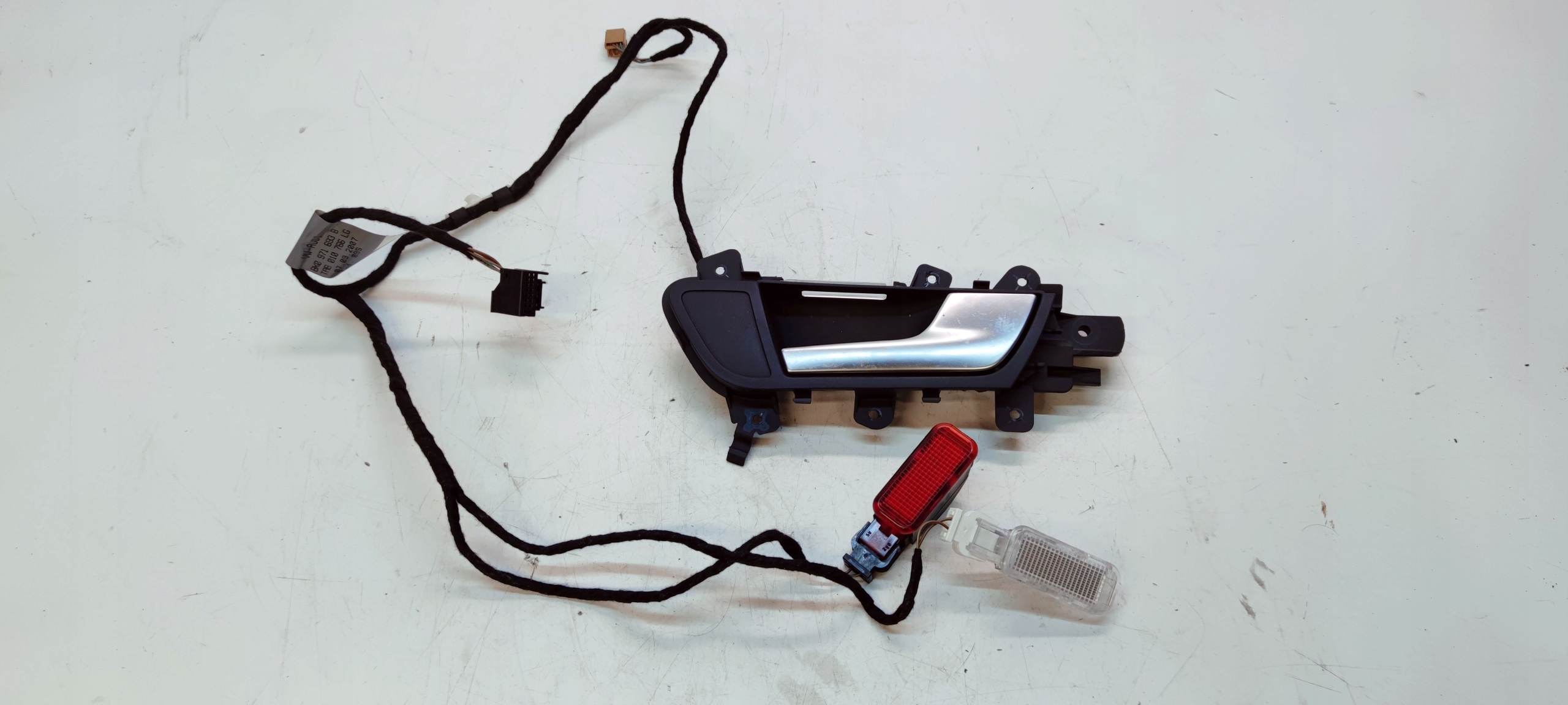 handle right rear part AUDI A4 B8 AMBIENTE 8K0839020C 8K0971693B