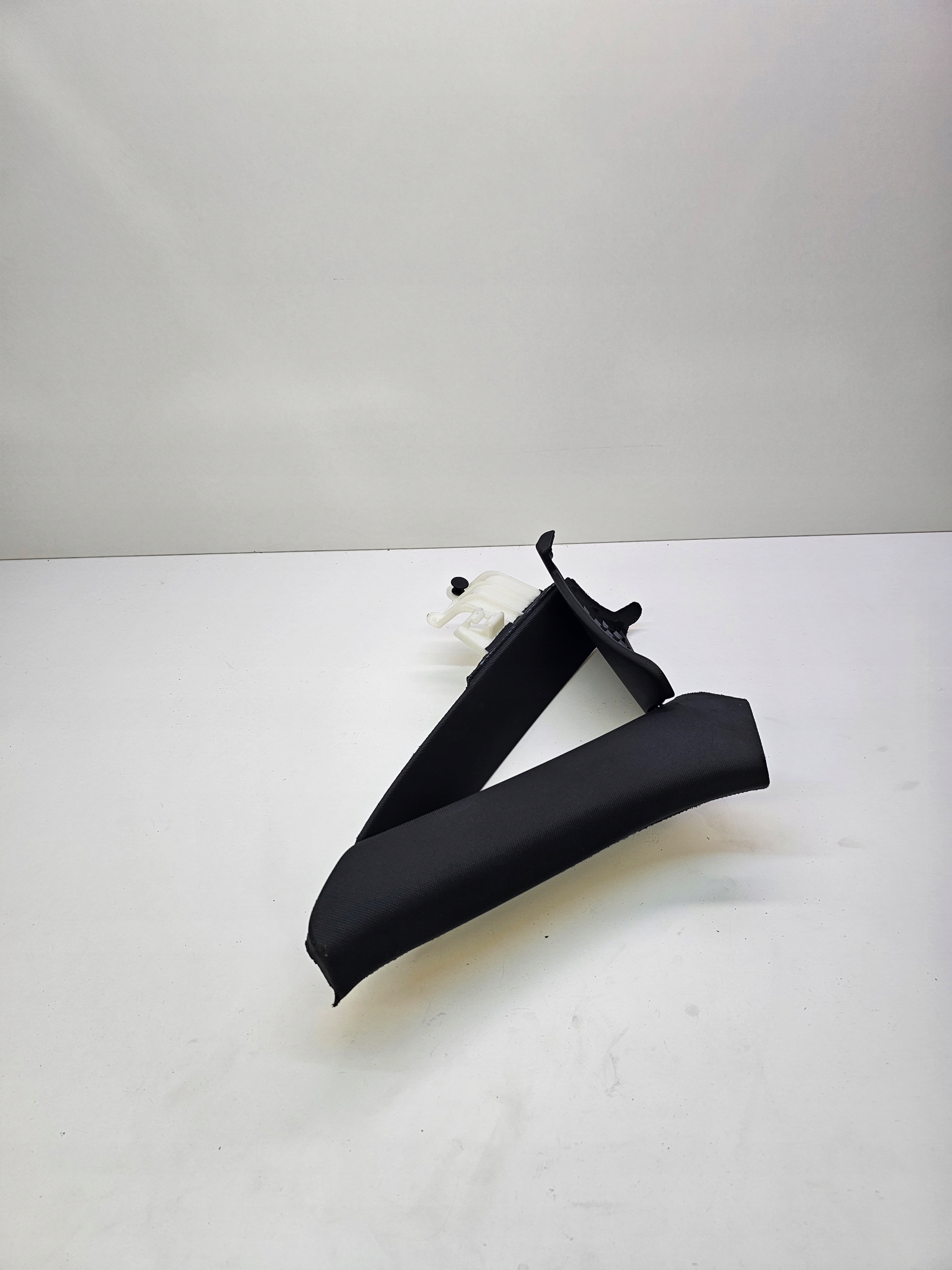 side SLUPKA right AUDI A4 B9 8W5867288A