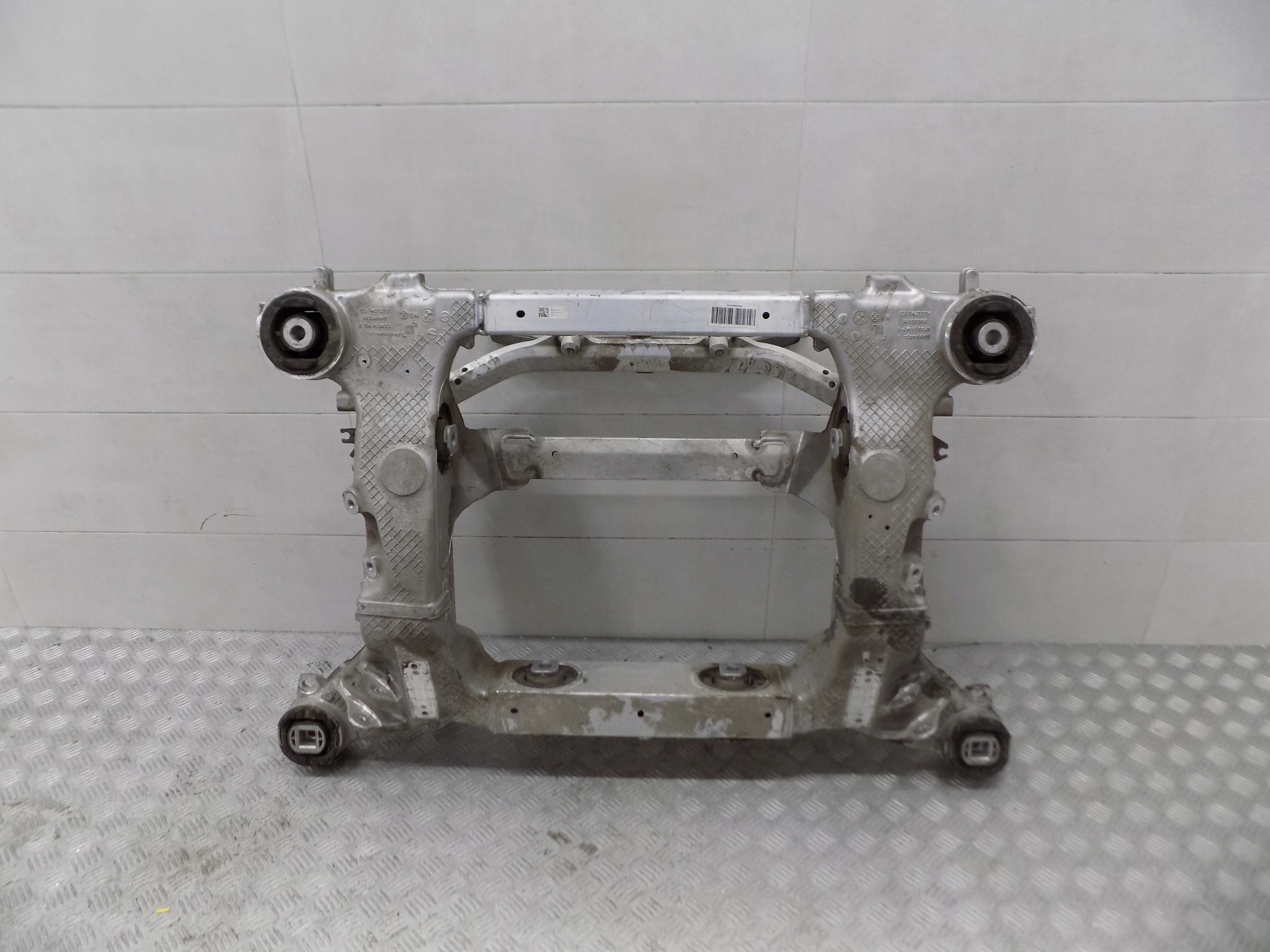 BMW IX I20 axle beam sider subframe rear part 6889434
