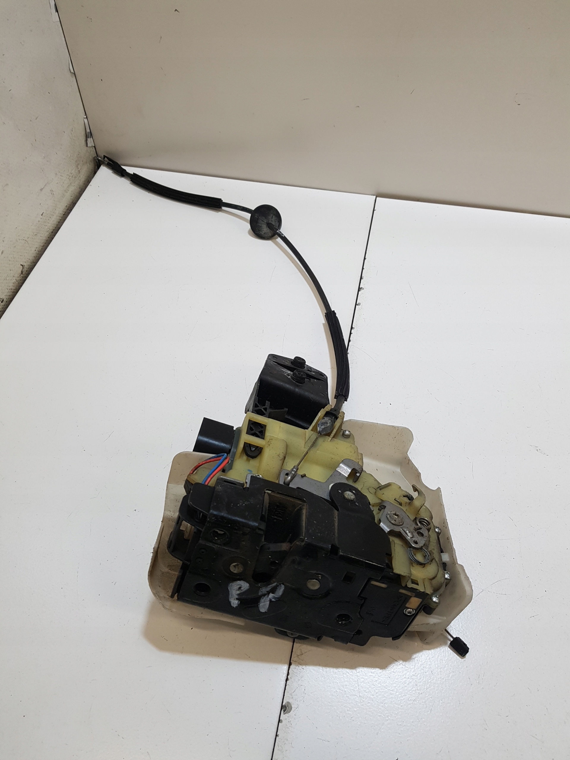 lock door CENTRALNY right front SKODA SUPERB 8 PIN