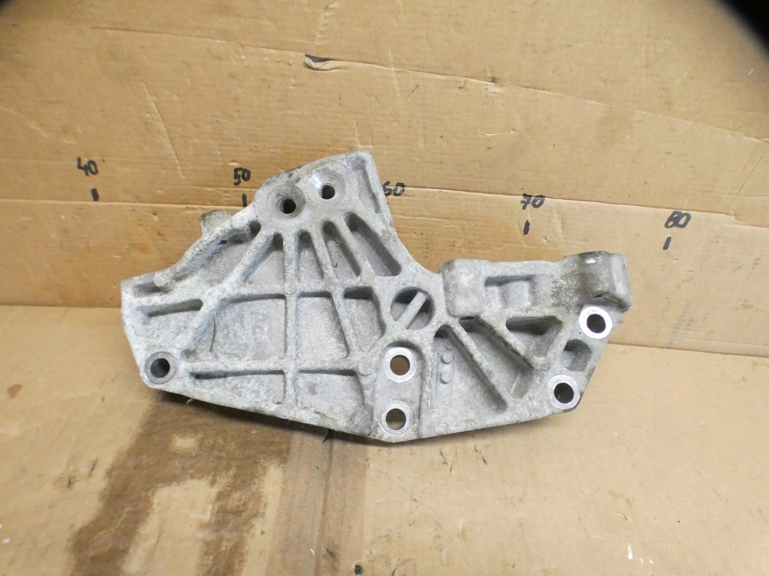 TRAFIC II 10- supporto staffa Motore 2.0 8201011432