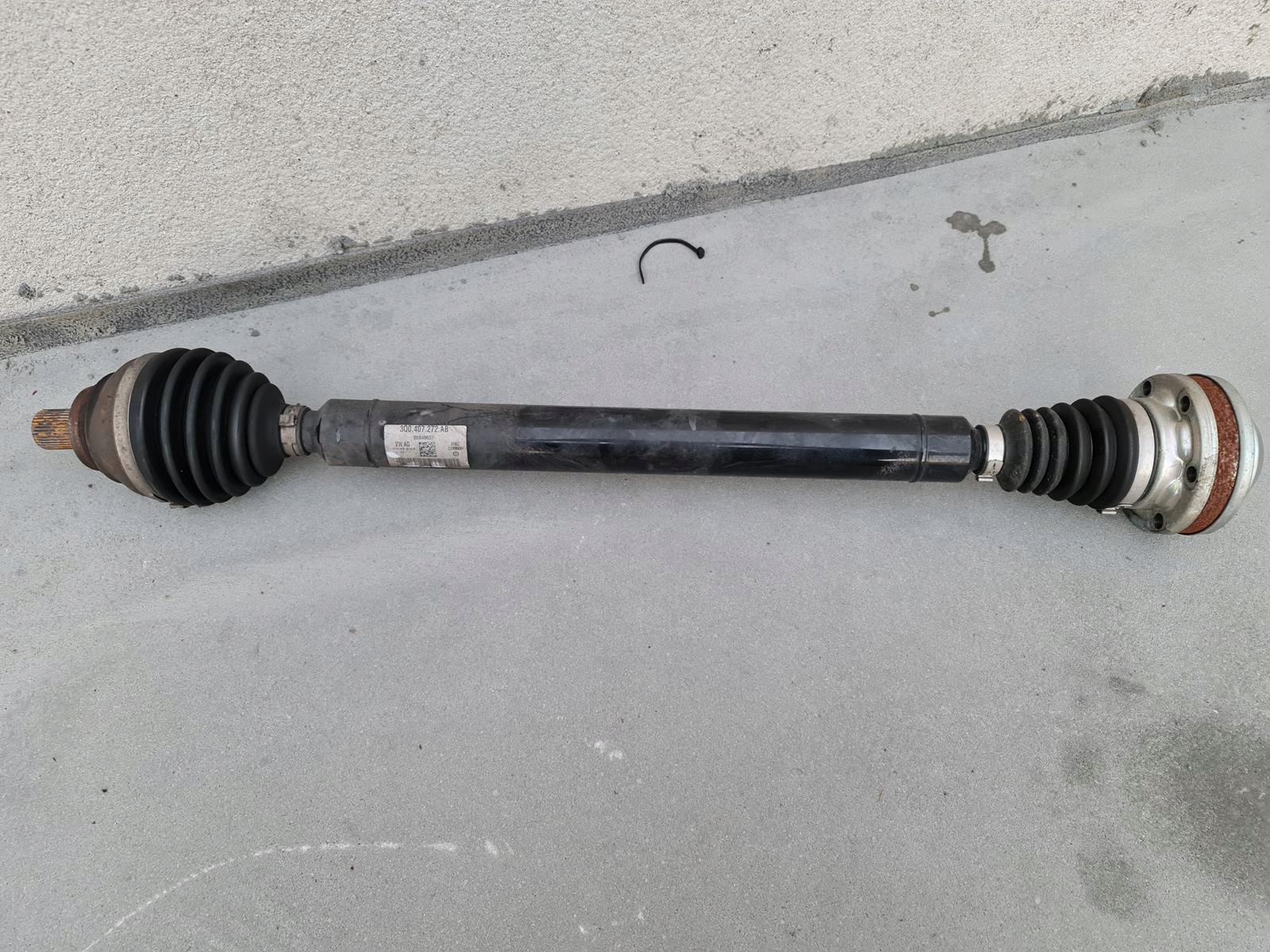 VW PASSAT B8 SKODA TSI полуось правый 3Q0407272AB