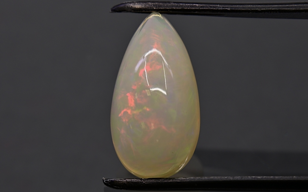 Opál z Etiopie kabošon slza 19,8x10,5 mm