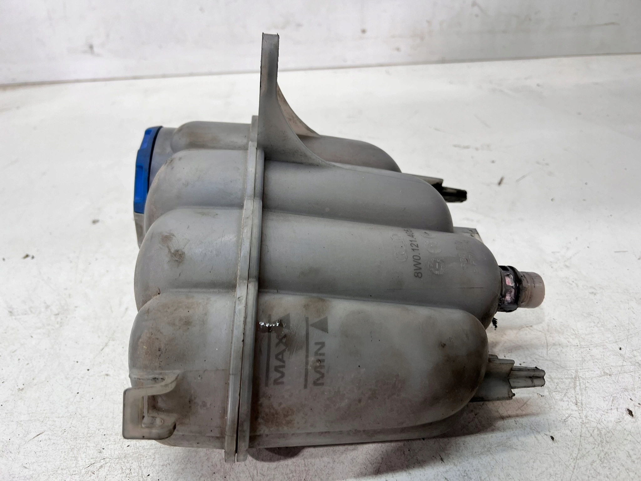 vaschetta serbatoio acqua liquido AUDI A4 B9 A5 8W0121405F