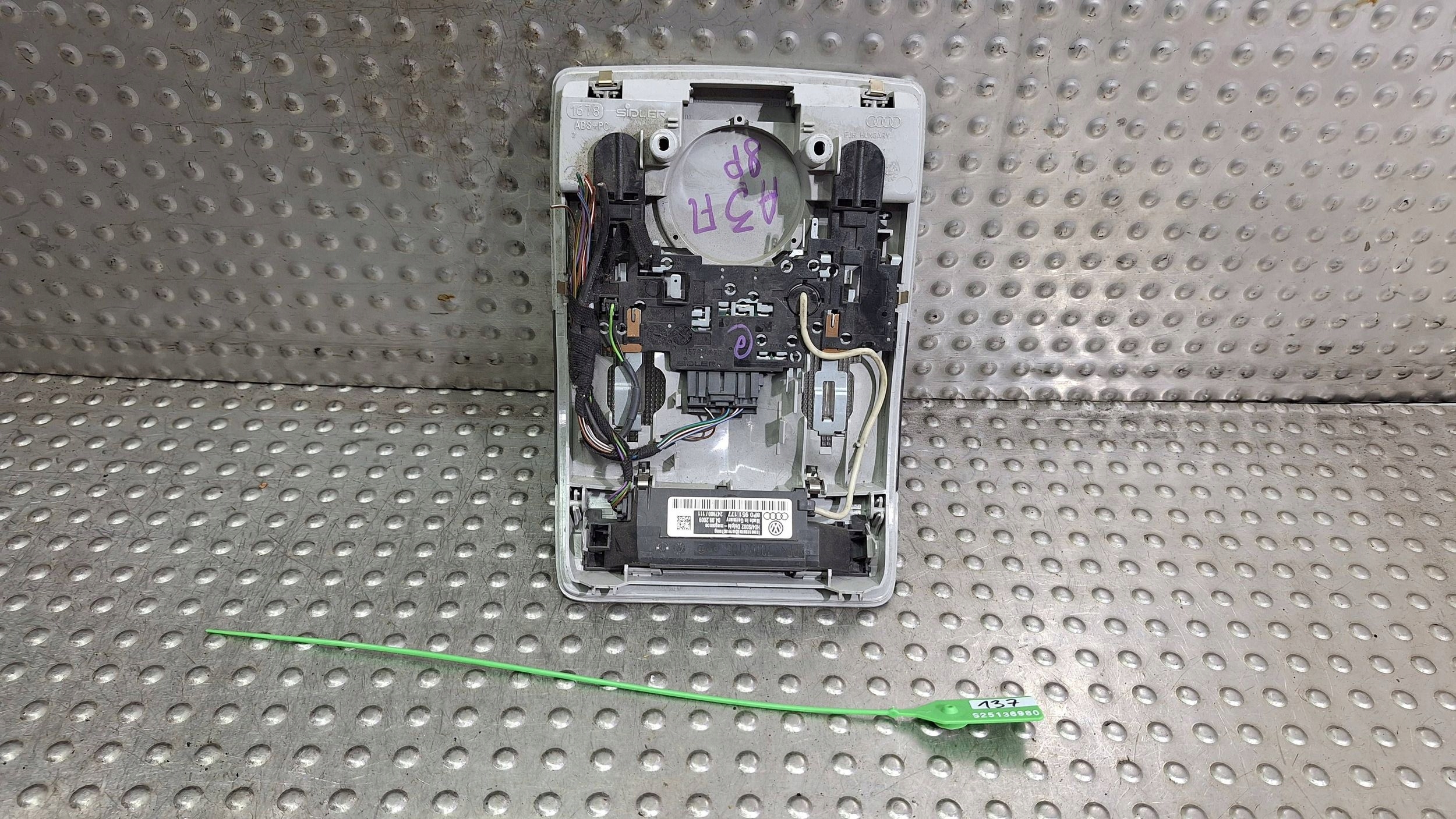 light OSWIETLENIE cabs 8P0947135D 8P0951177 AUDI A3 8P